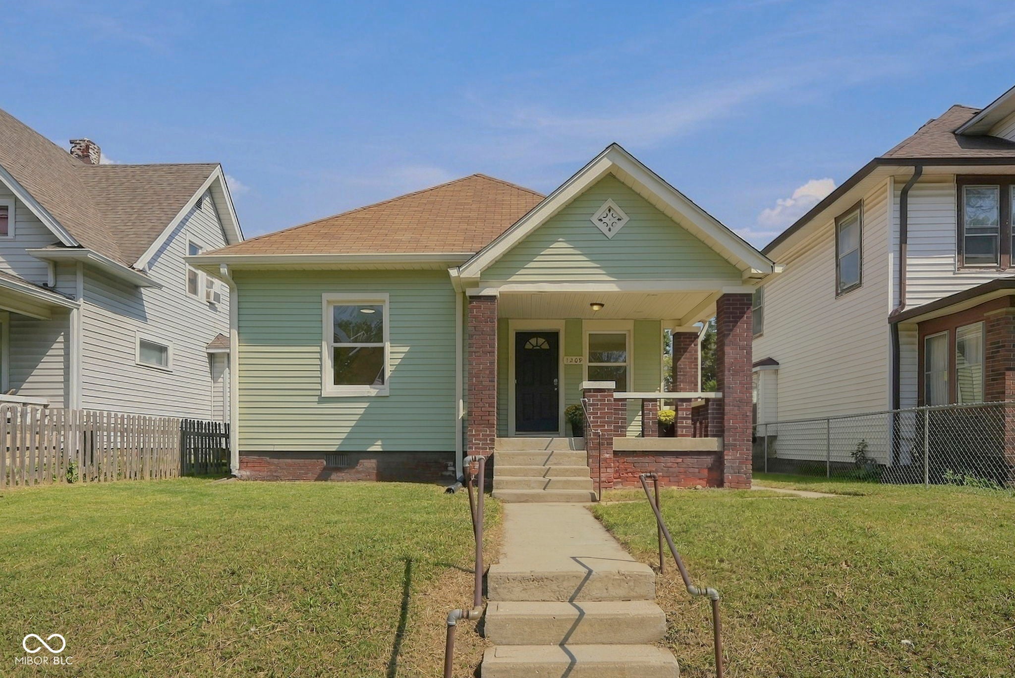 1209 N Parker Avenue — photo