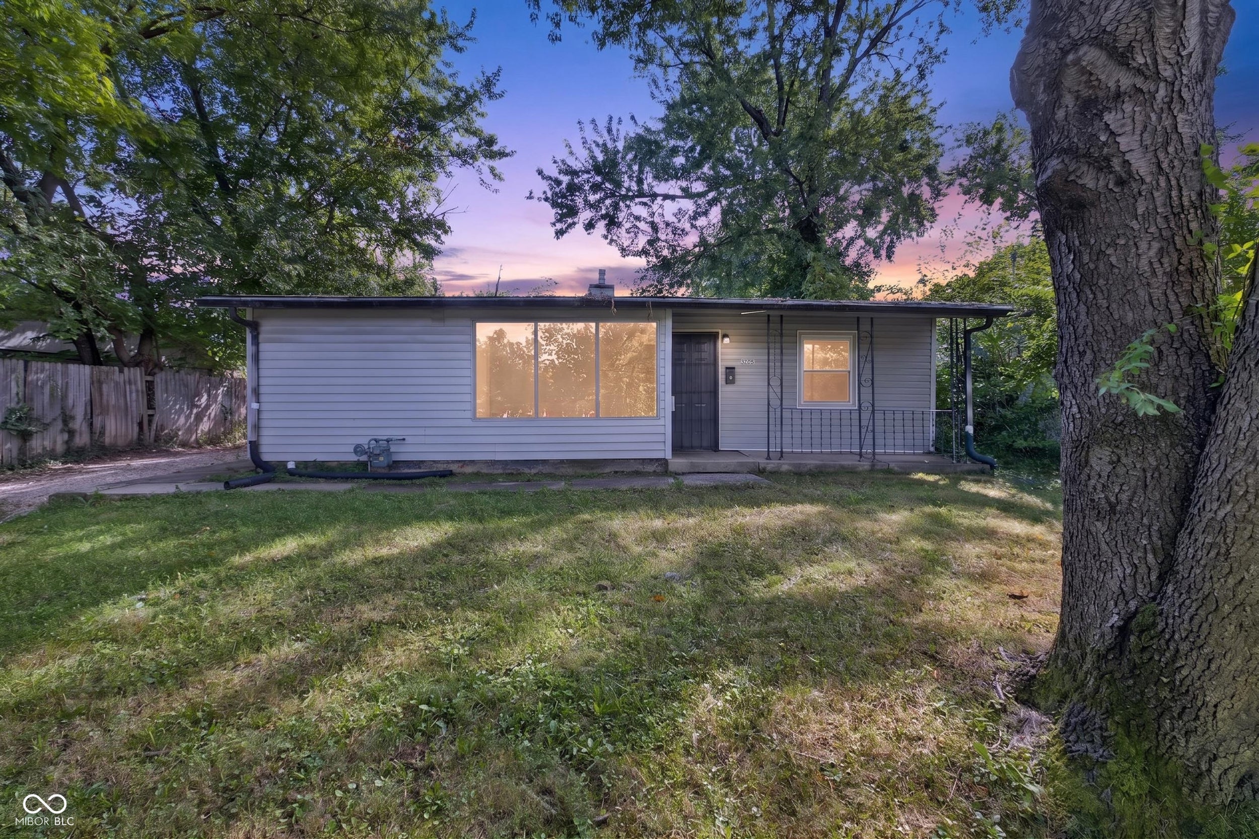 3125 Manor Court — photo