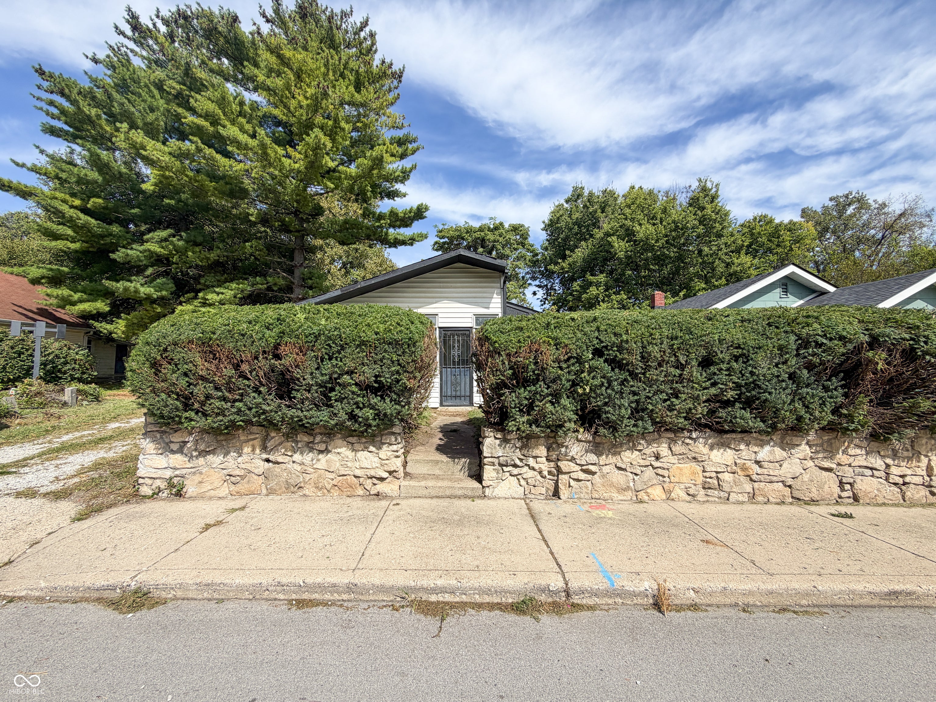 818 W 25th Street — photo