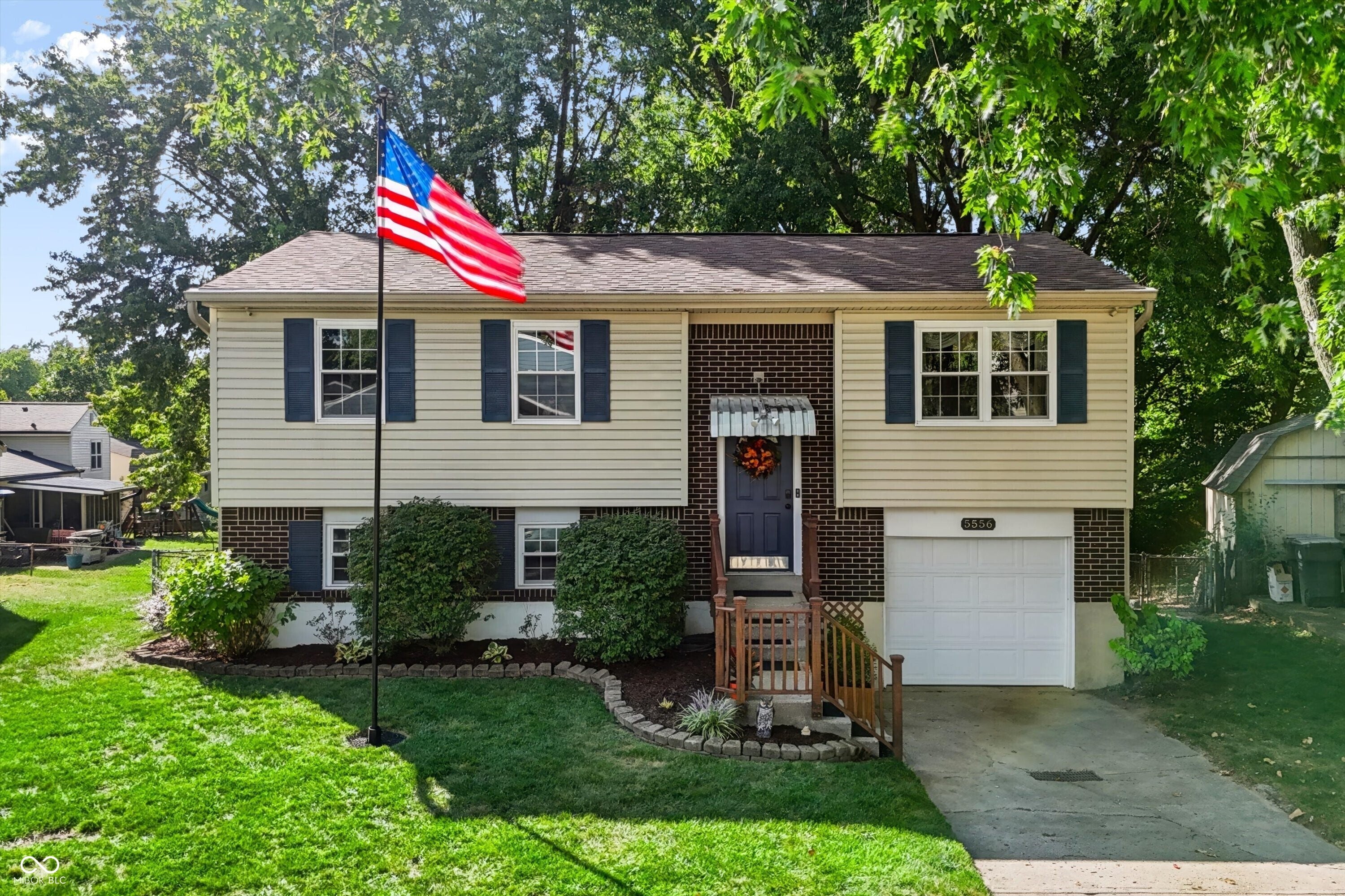 5556 Meckes Lane — photo