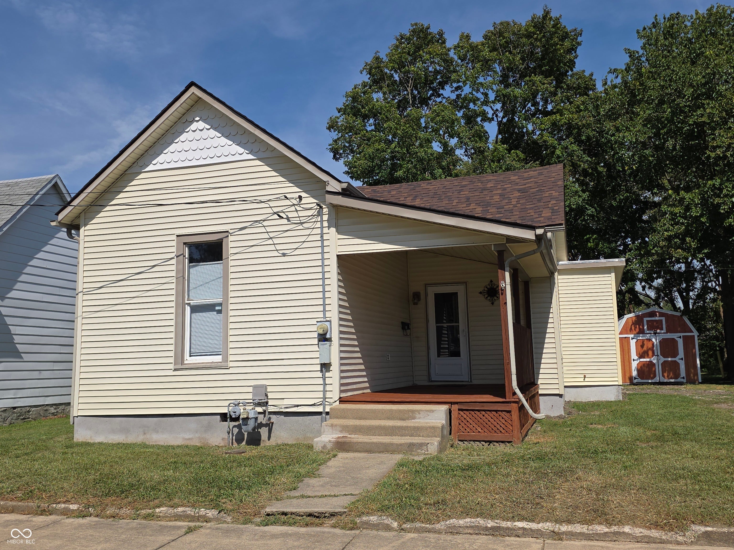 324 W Locust Street — photo