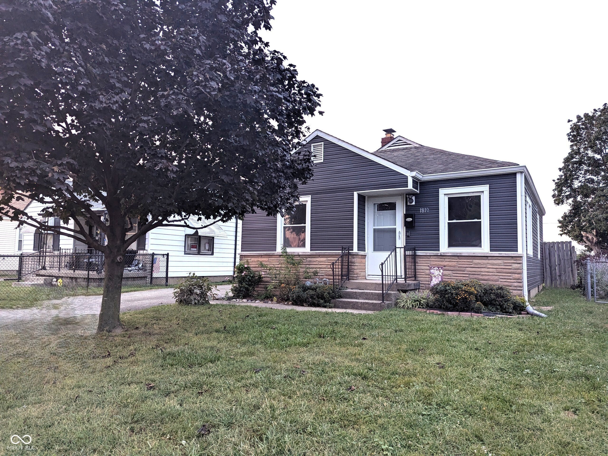 1810 Calhoun Street — photo
