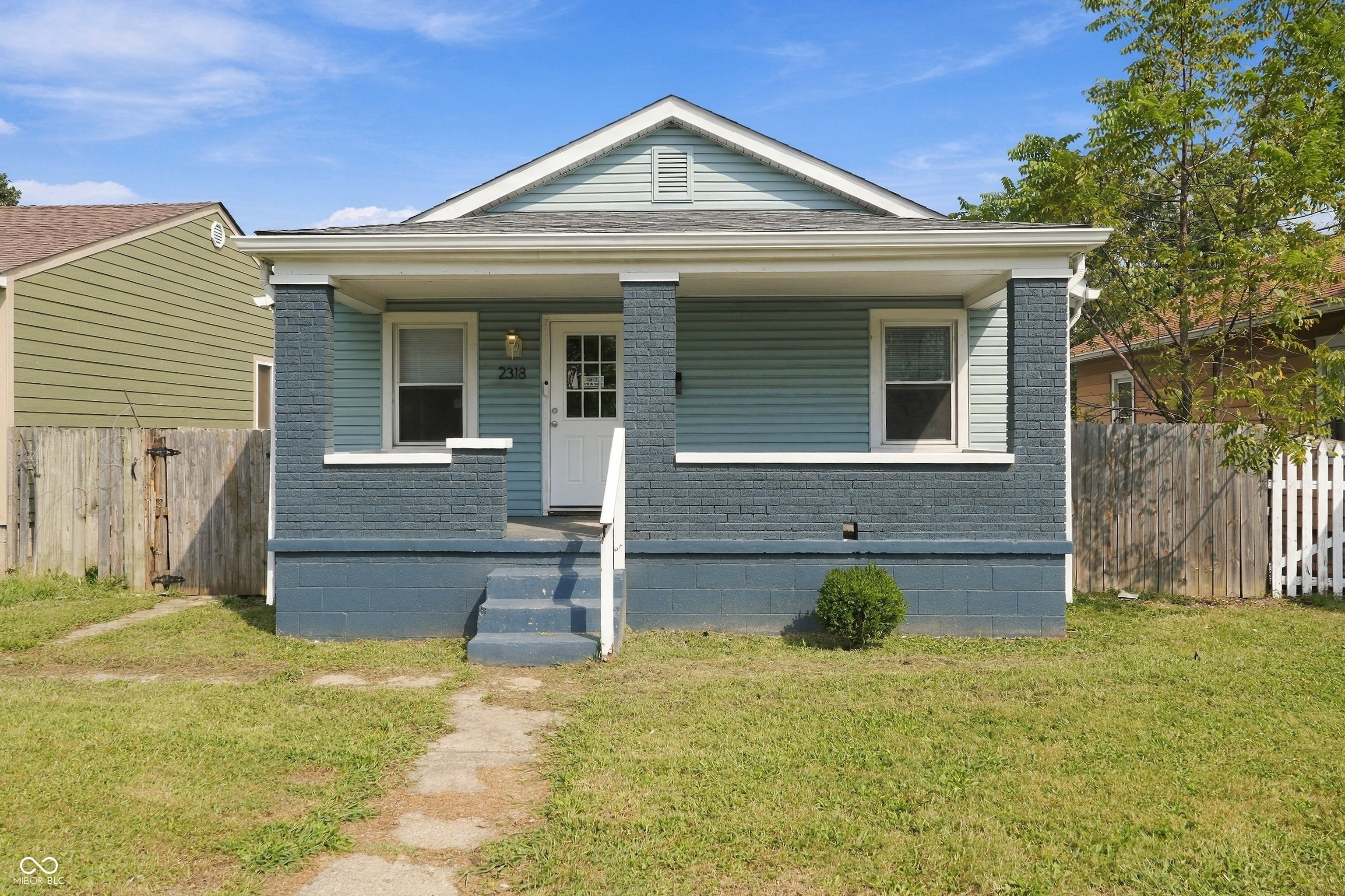2318 E Raymond Street — photo