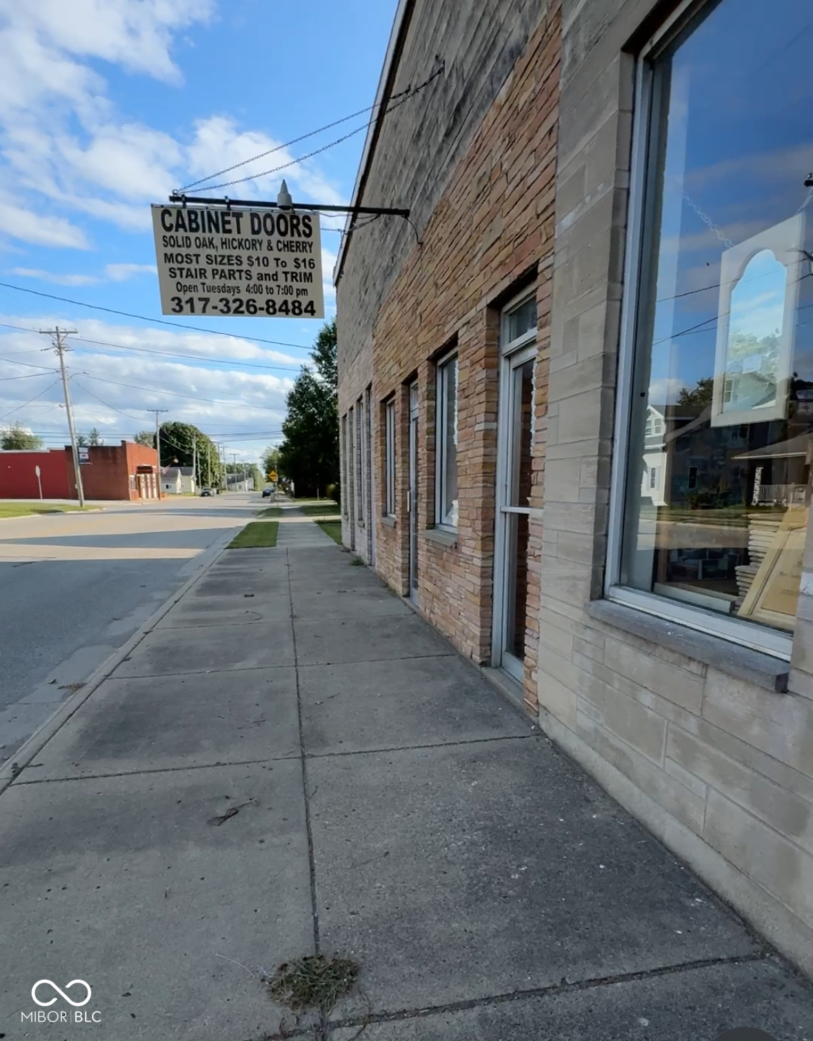 305 Main Street — photo