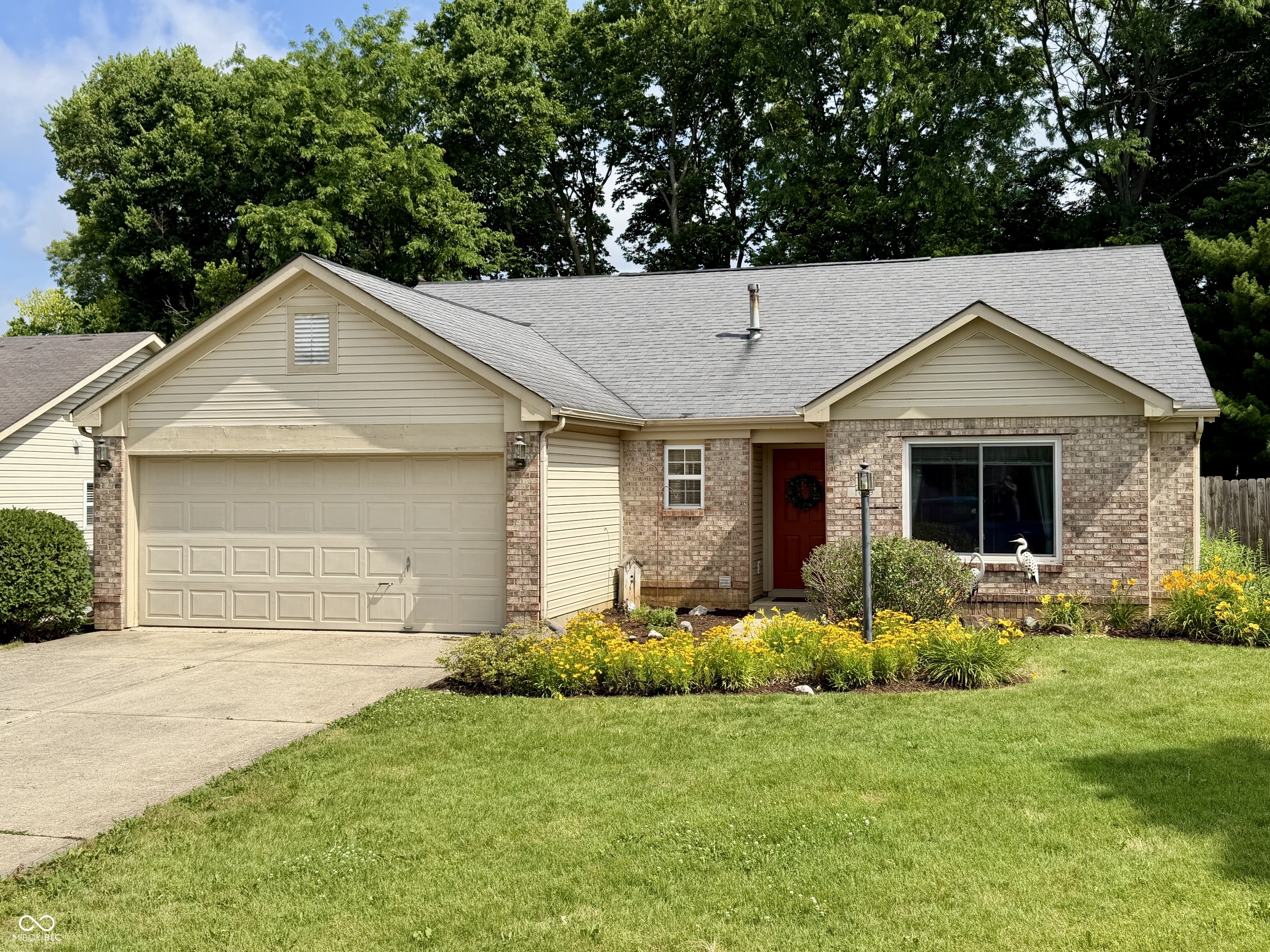 1019 E Killian Drive — photo