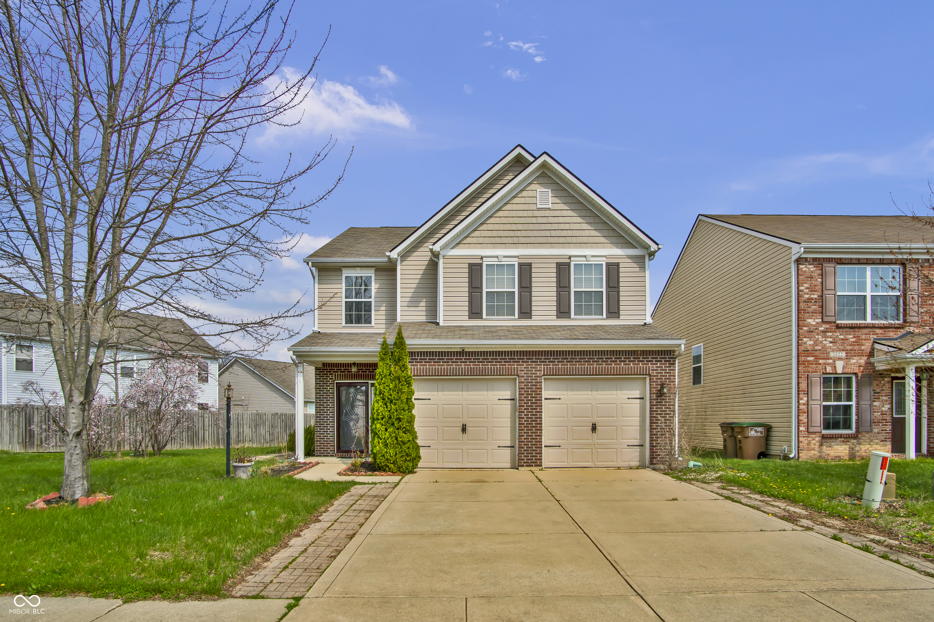2542 Middle View Drive — photo
