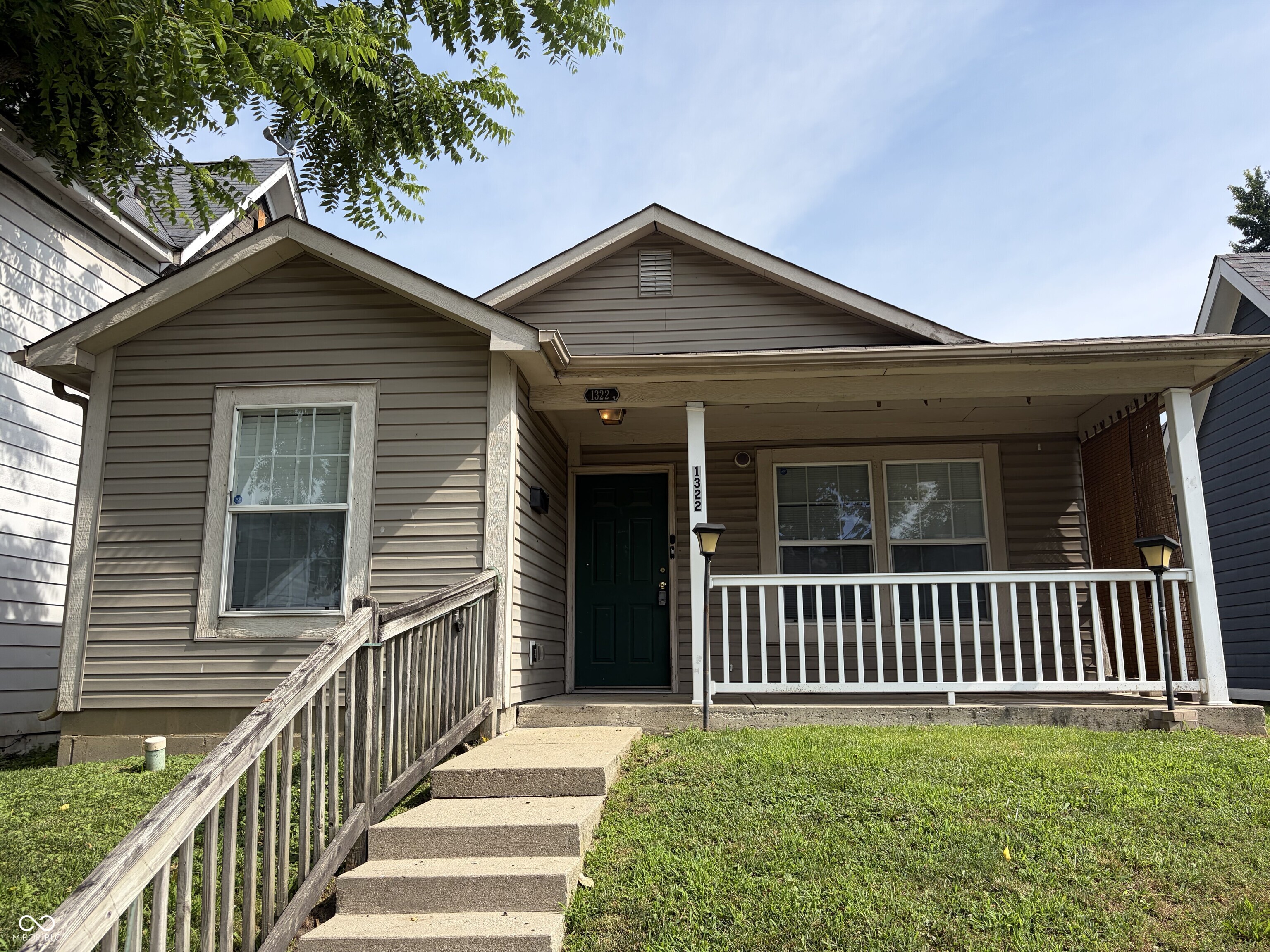 1322 E Naomi Street — photo