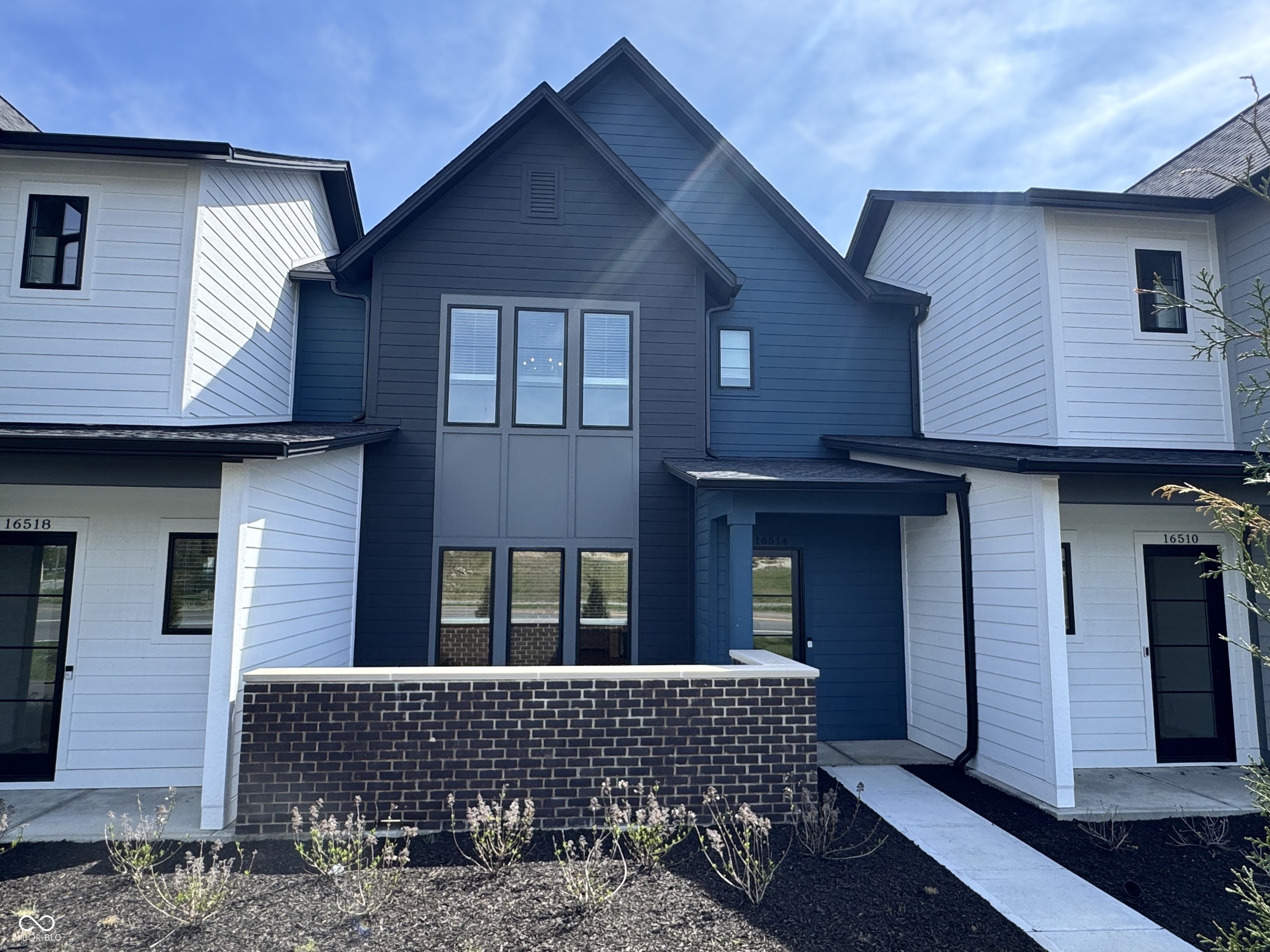 16514 Deerpath Way — photo