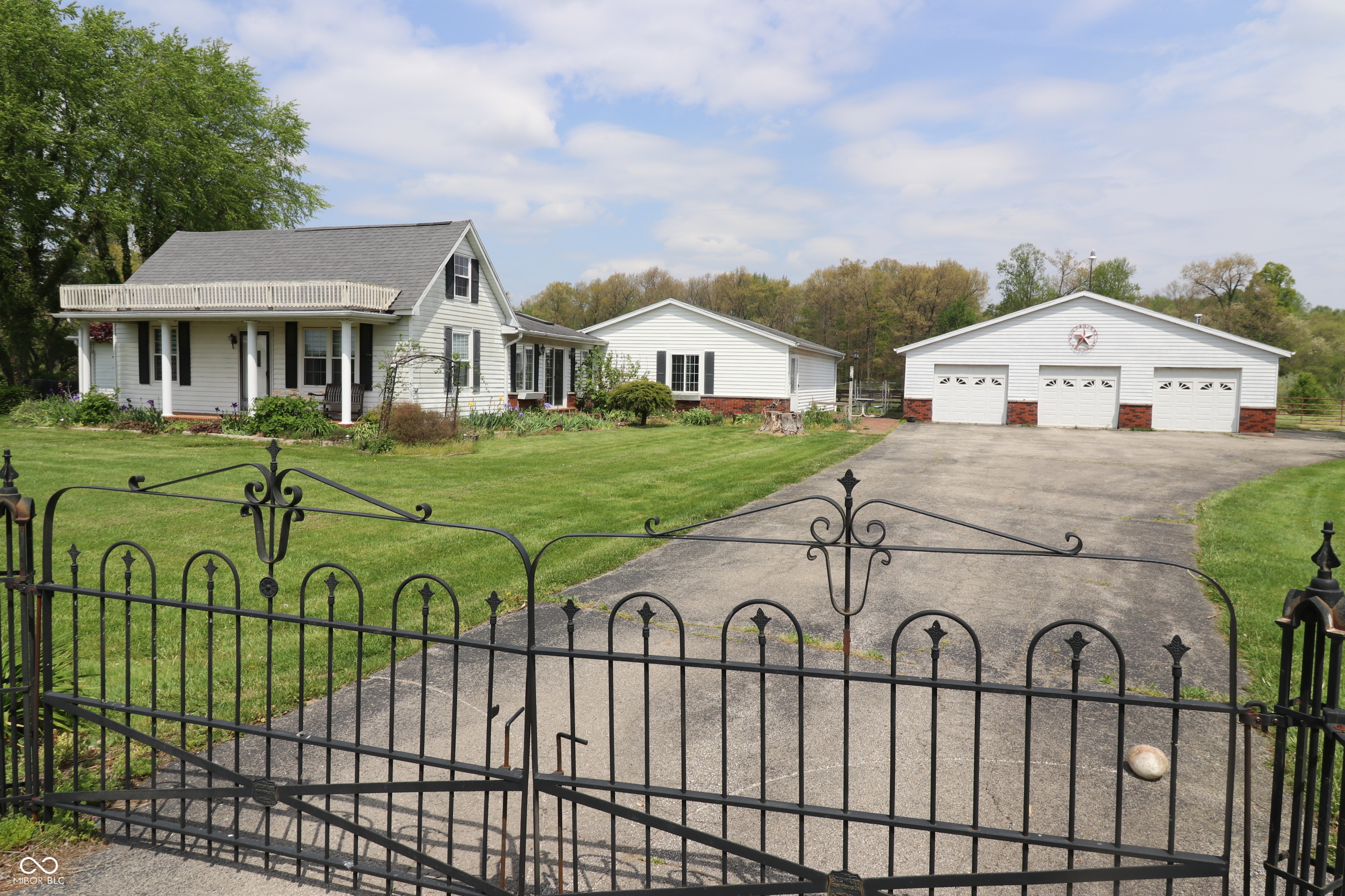 4619 E State Road 48 — photo