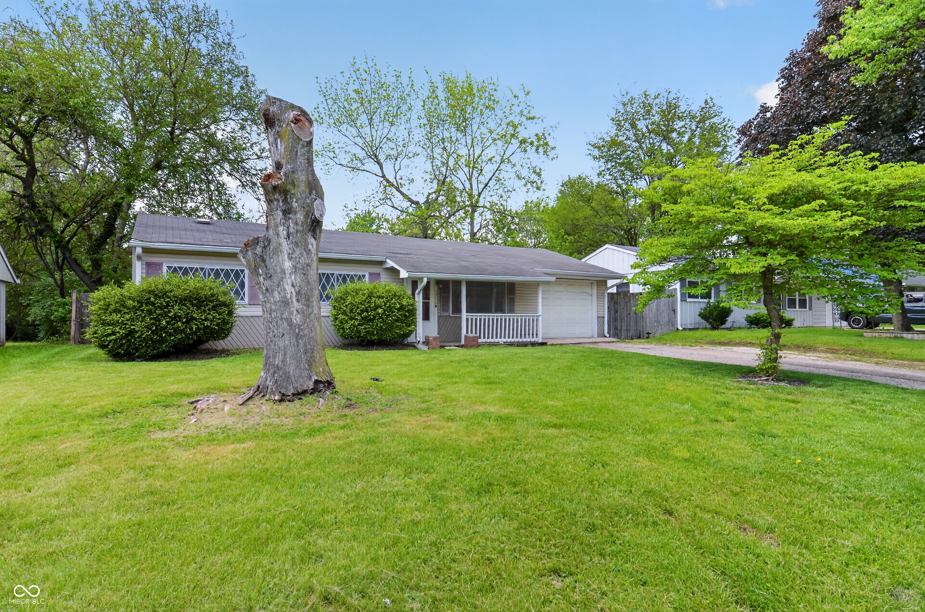 3908 N Mitthoefer Road — photo