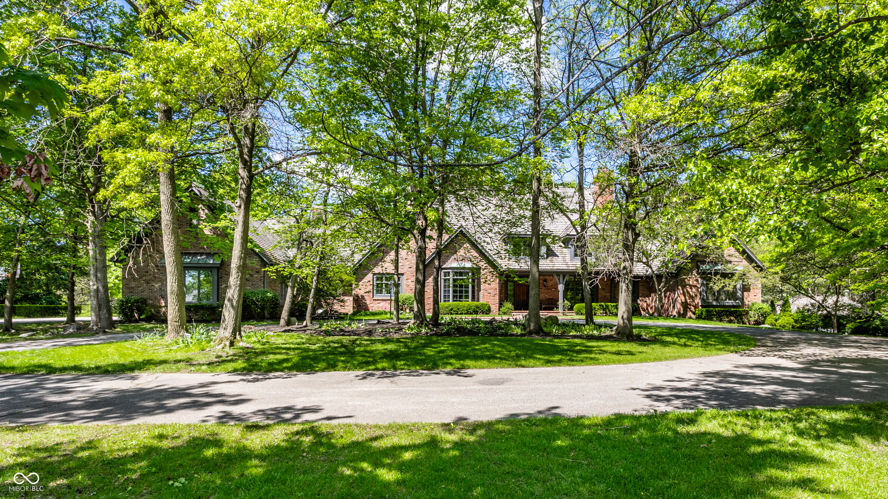 14300 Oakbrook Court — photo