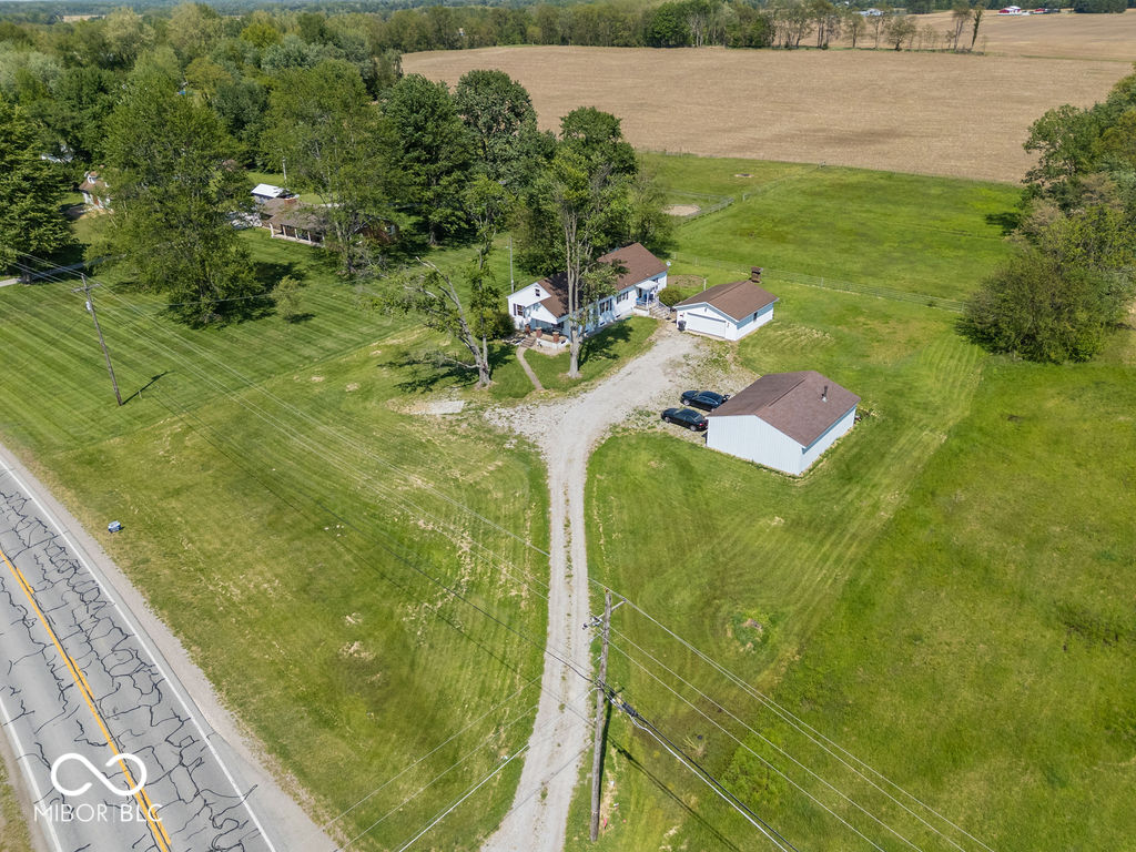 10557 N US Highway 31 — photo
