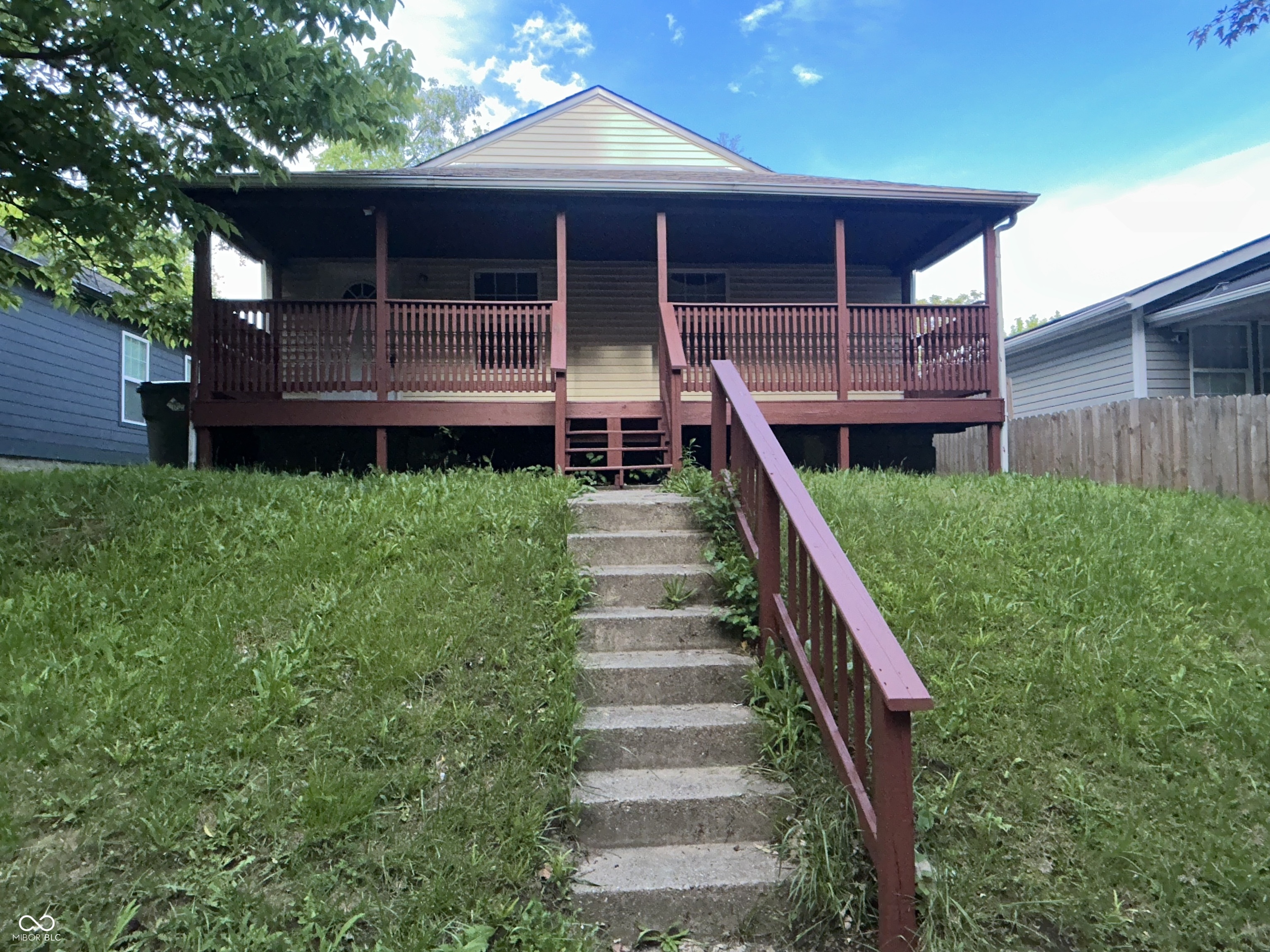 2403 N Parker Avenue — photo