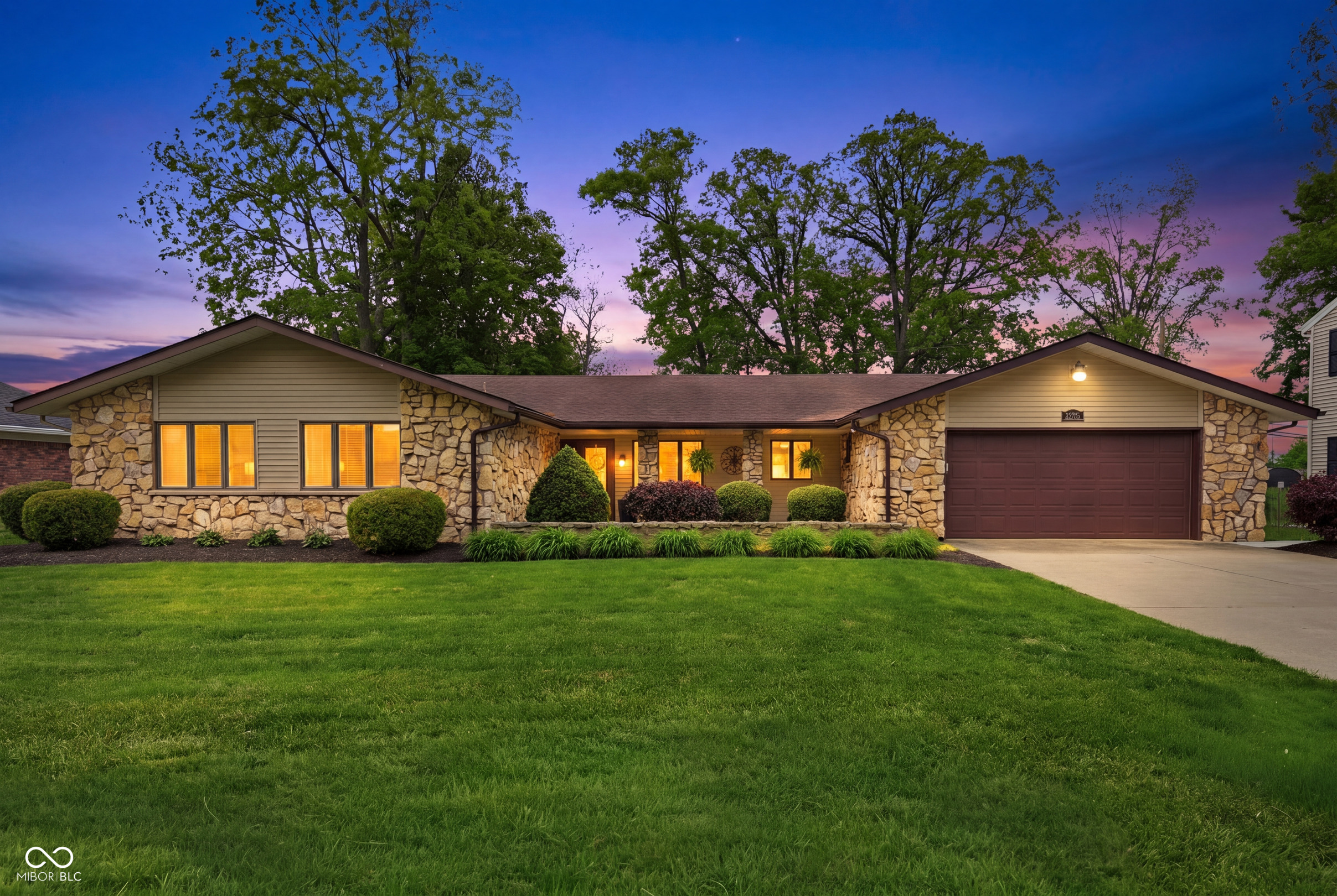 2215 W Woodmont Drive — photo