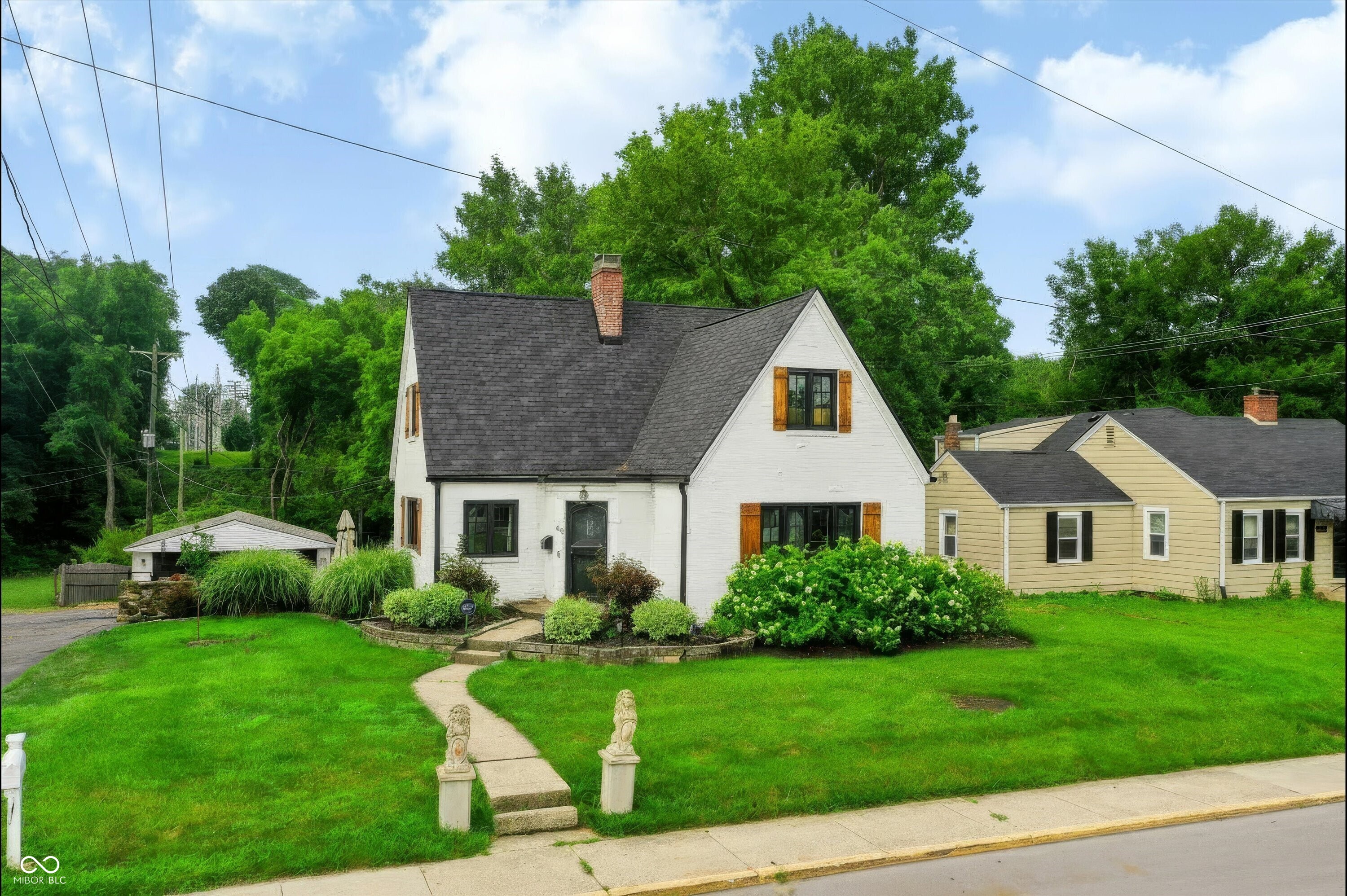 207 E Poplar Street — photo