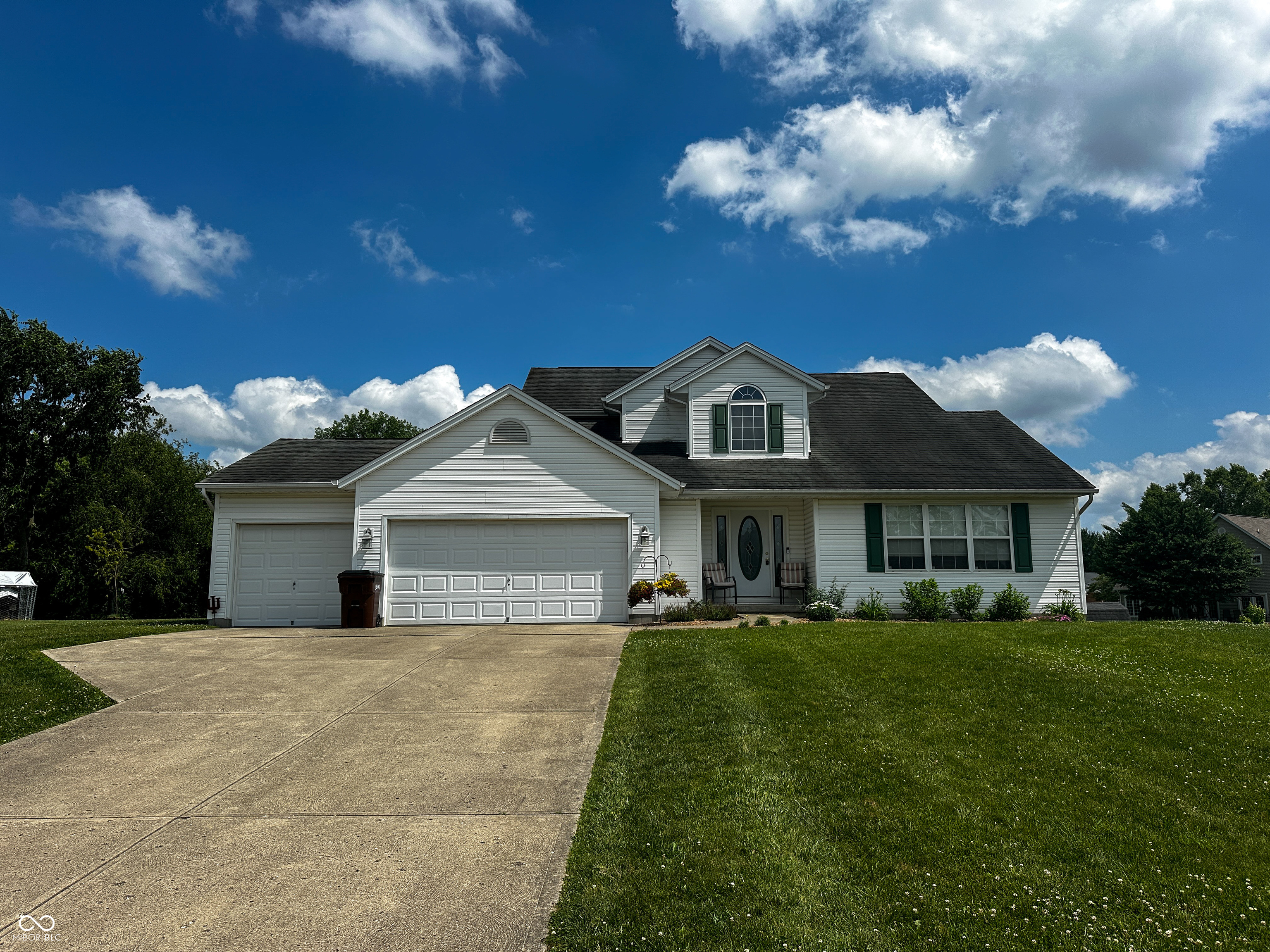 323 Woodfield Drive — photo