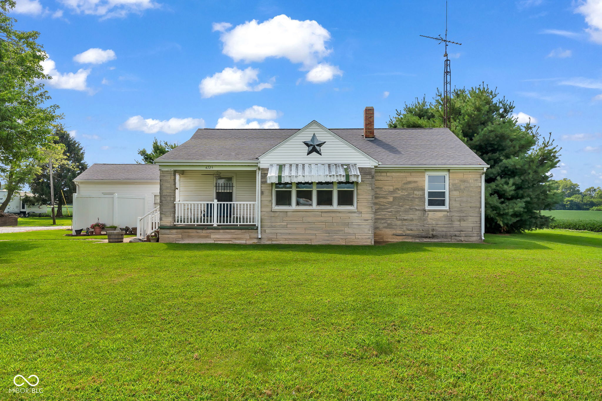 4725 N US Highway 231 — photo
