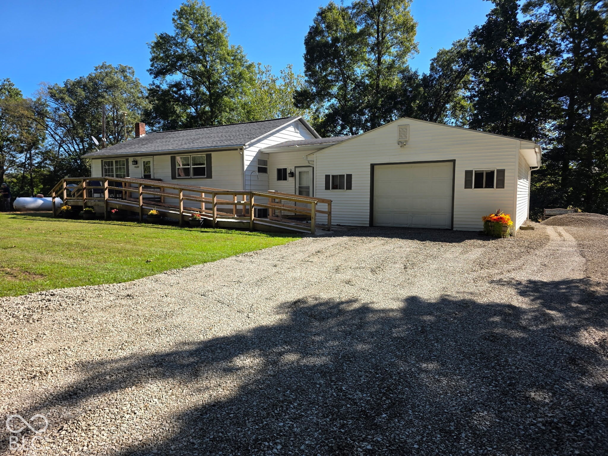 8600 Owl Hollow — photo