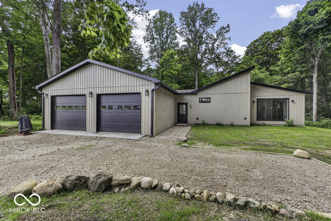 6888 S State Road 44 — photo