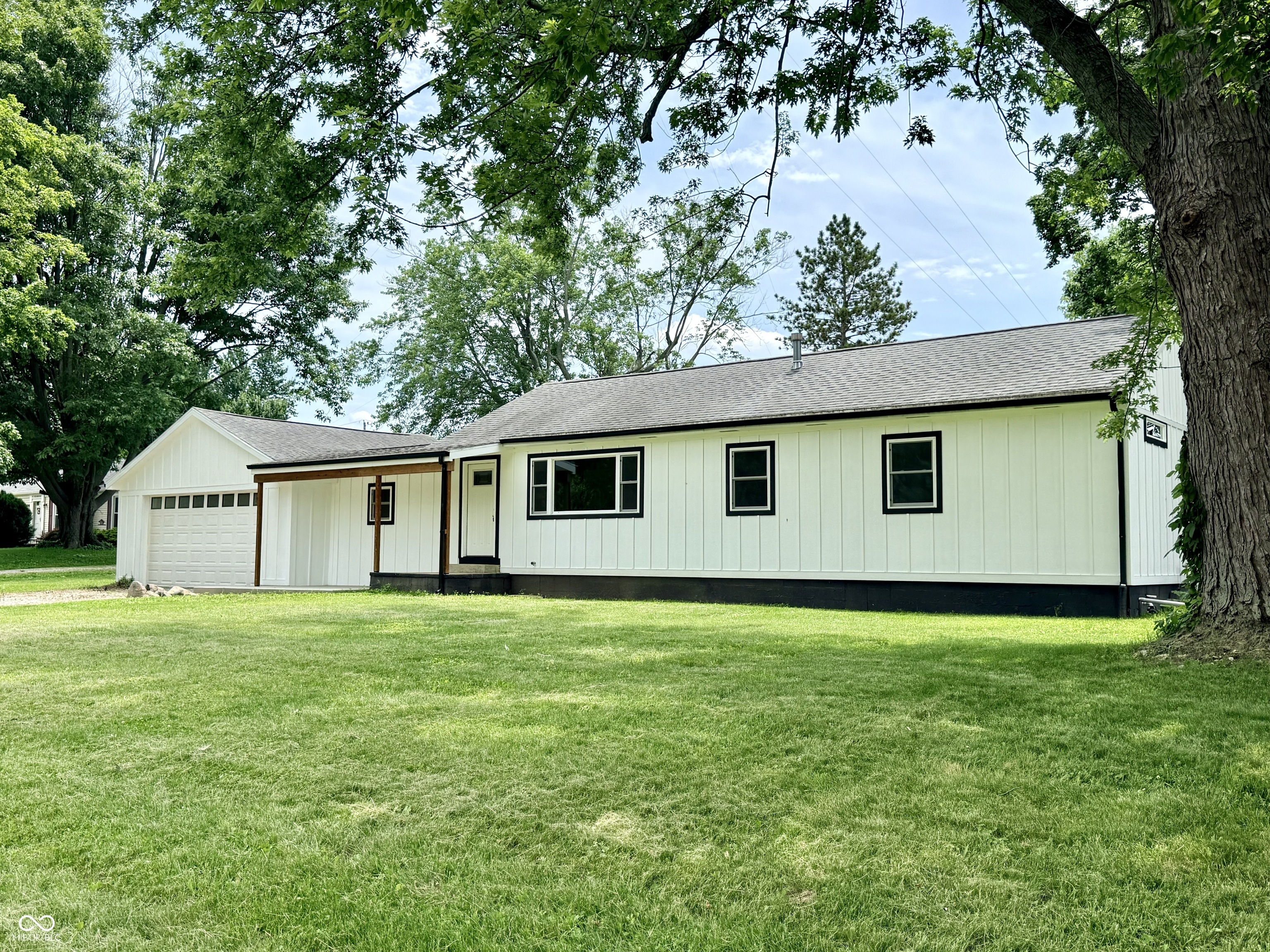 1595 W US Highway 136 — photo