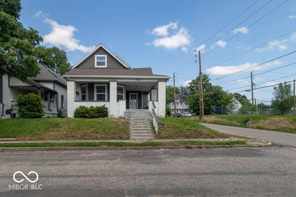 1101 Larch Street — photo