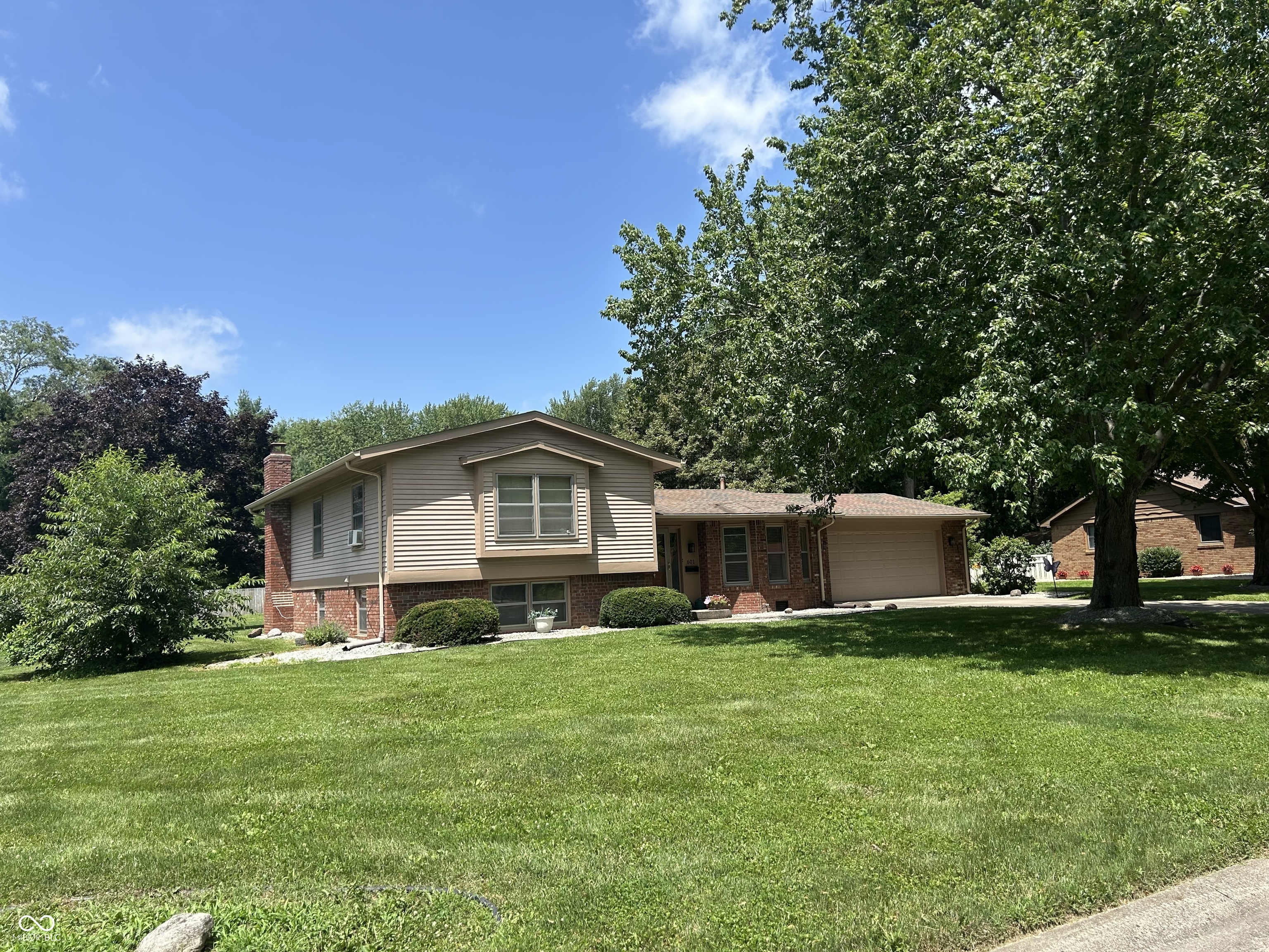 601 Woodmere Drive — photo
