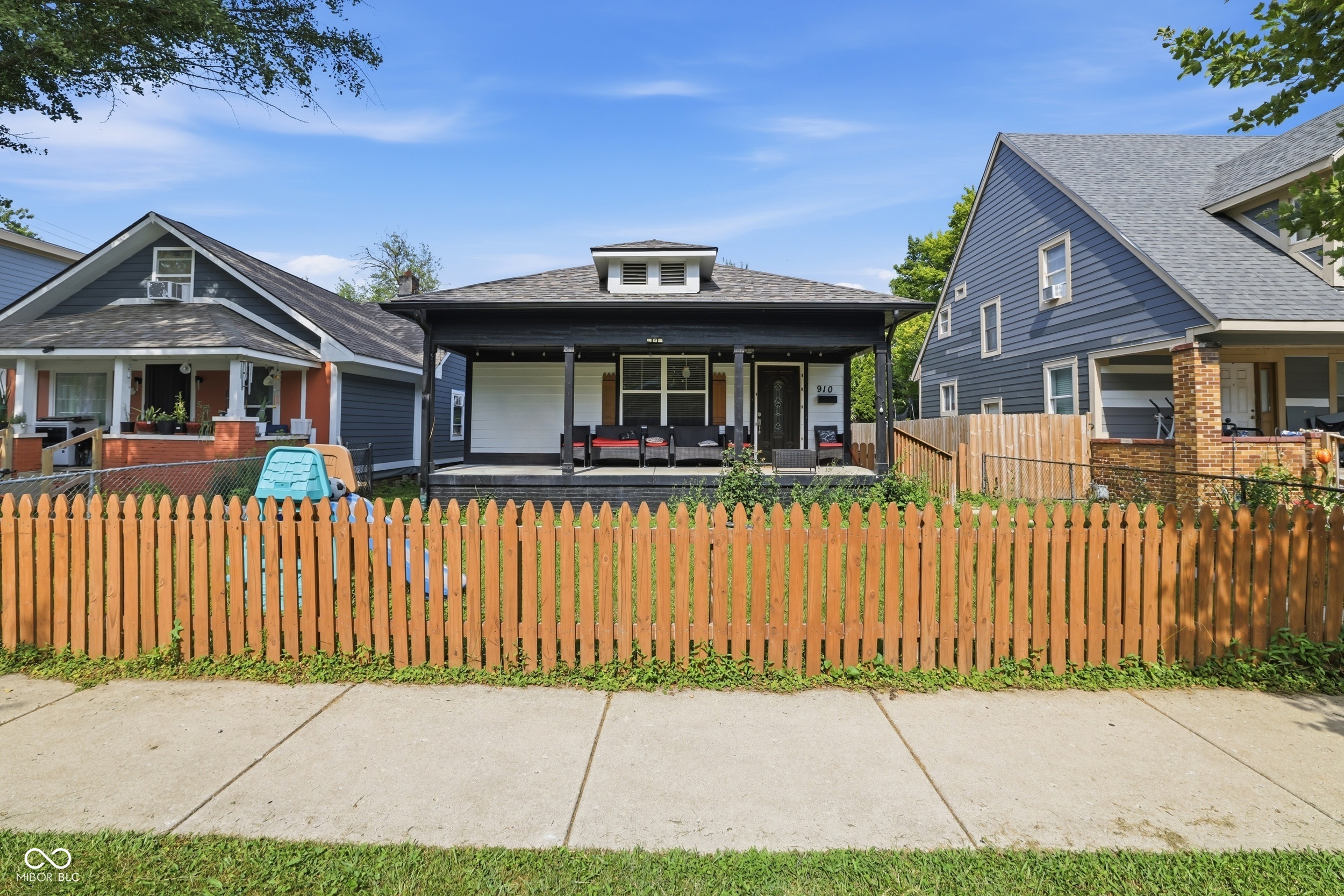 910 N Olney Street — photo