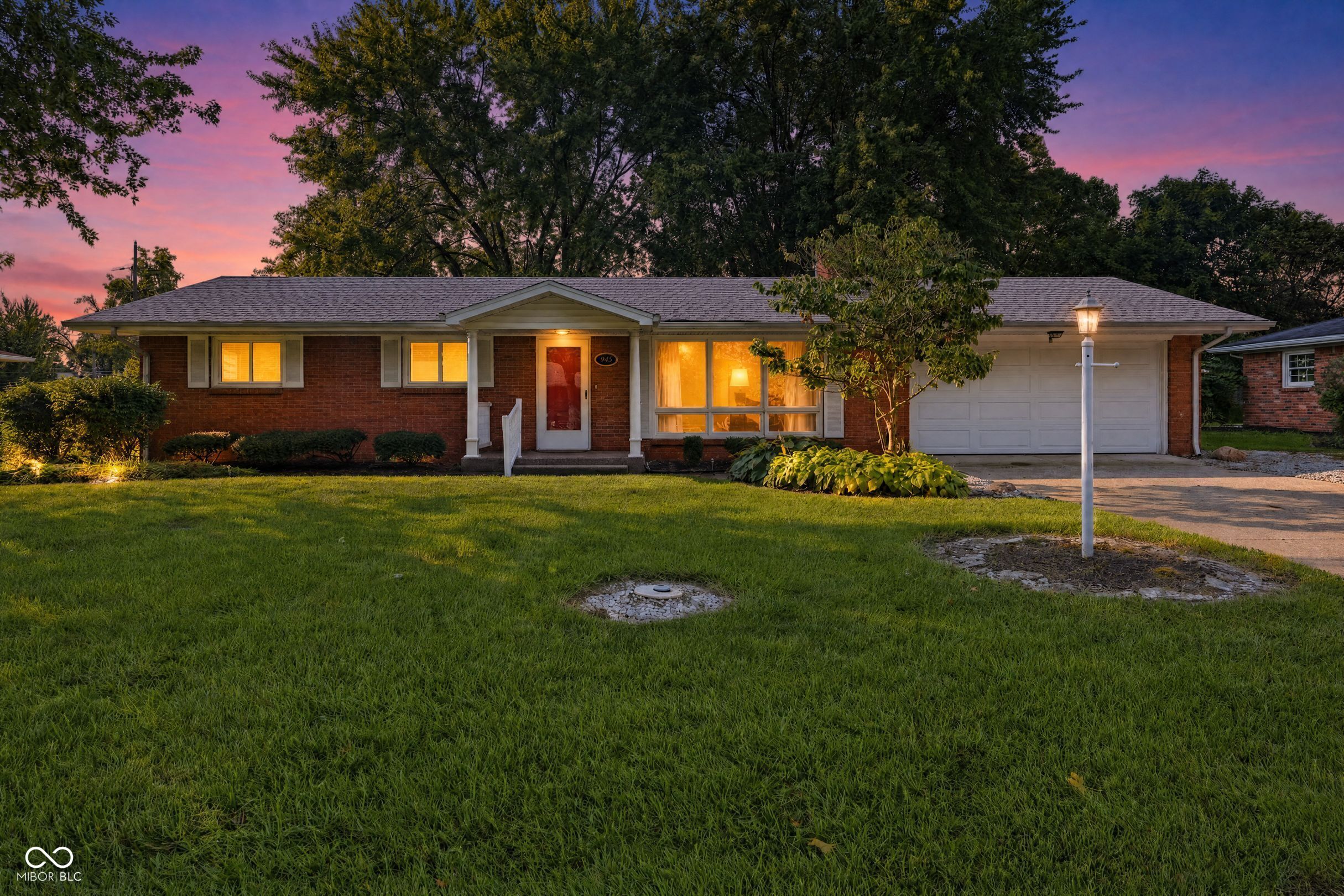 945 Jameson Court — photo