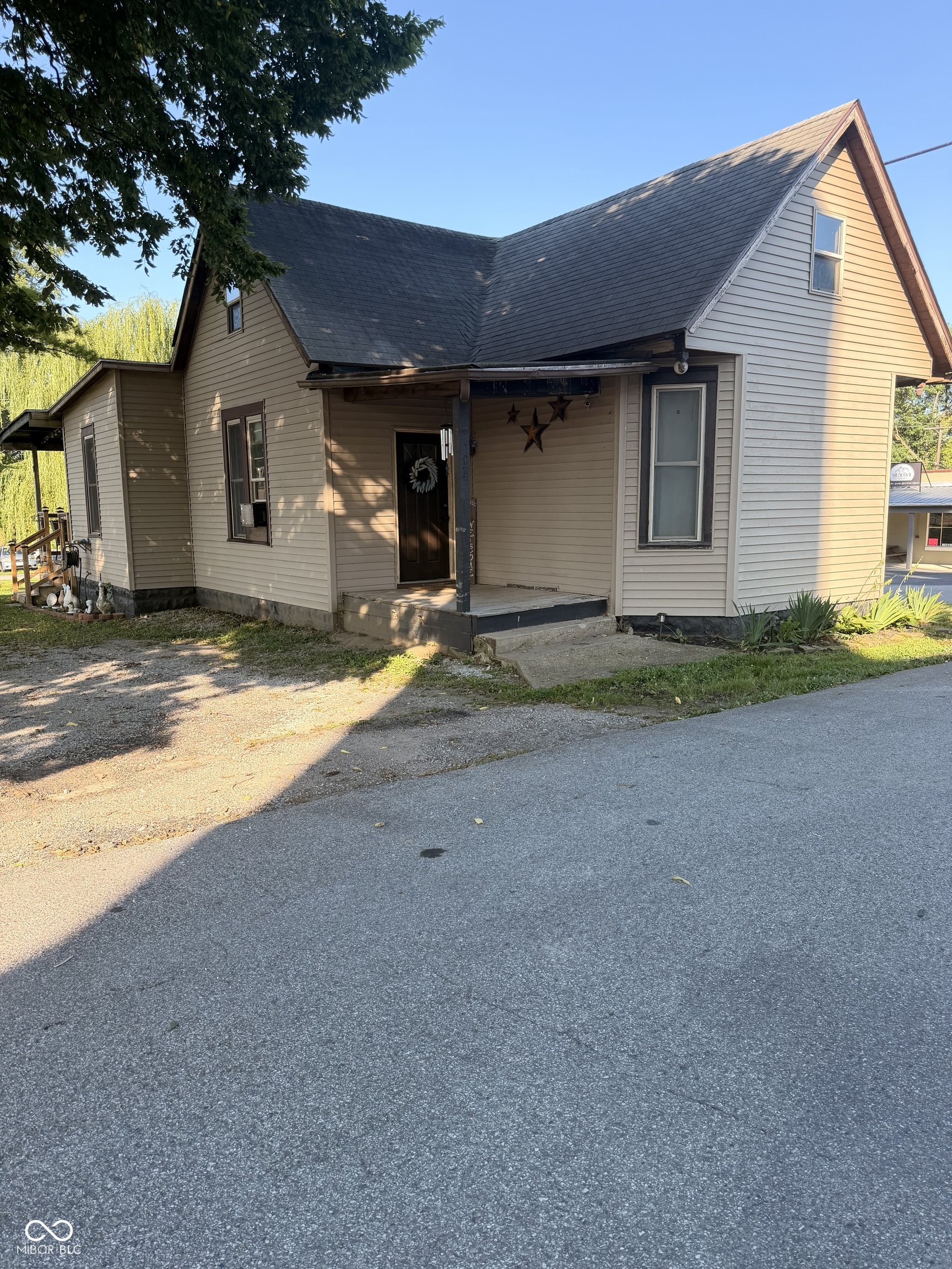 102 Railroad Street — photo