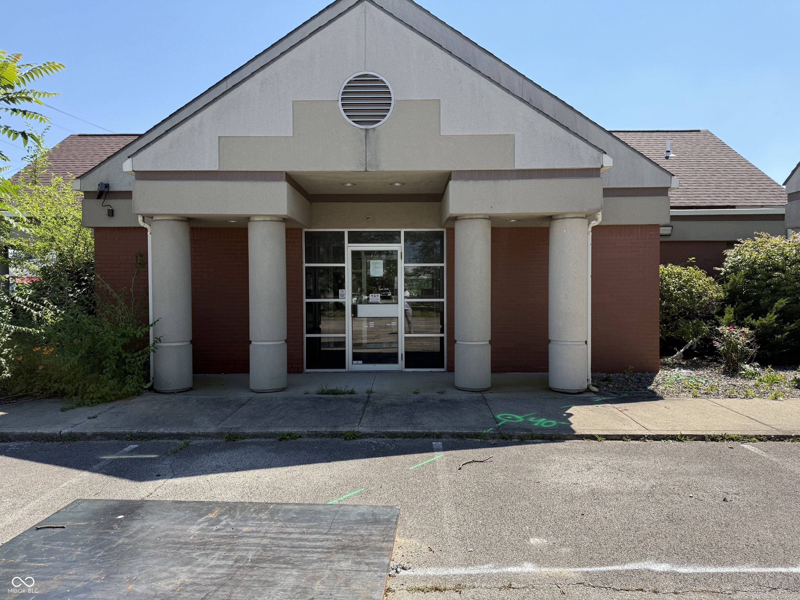 3605 N Broadway Avenue — photo
