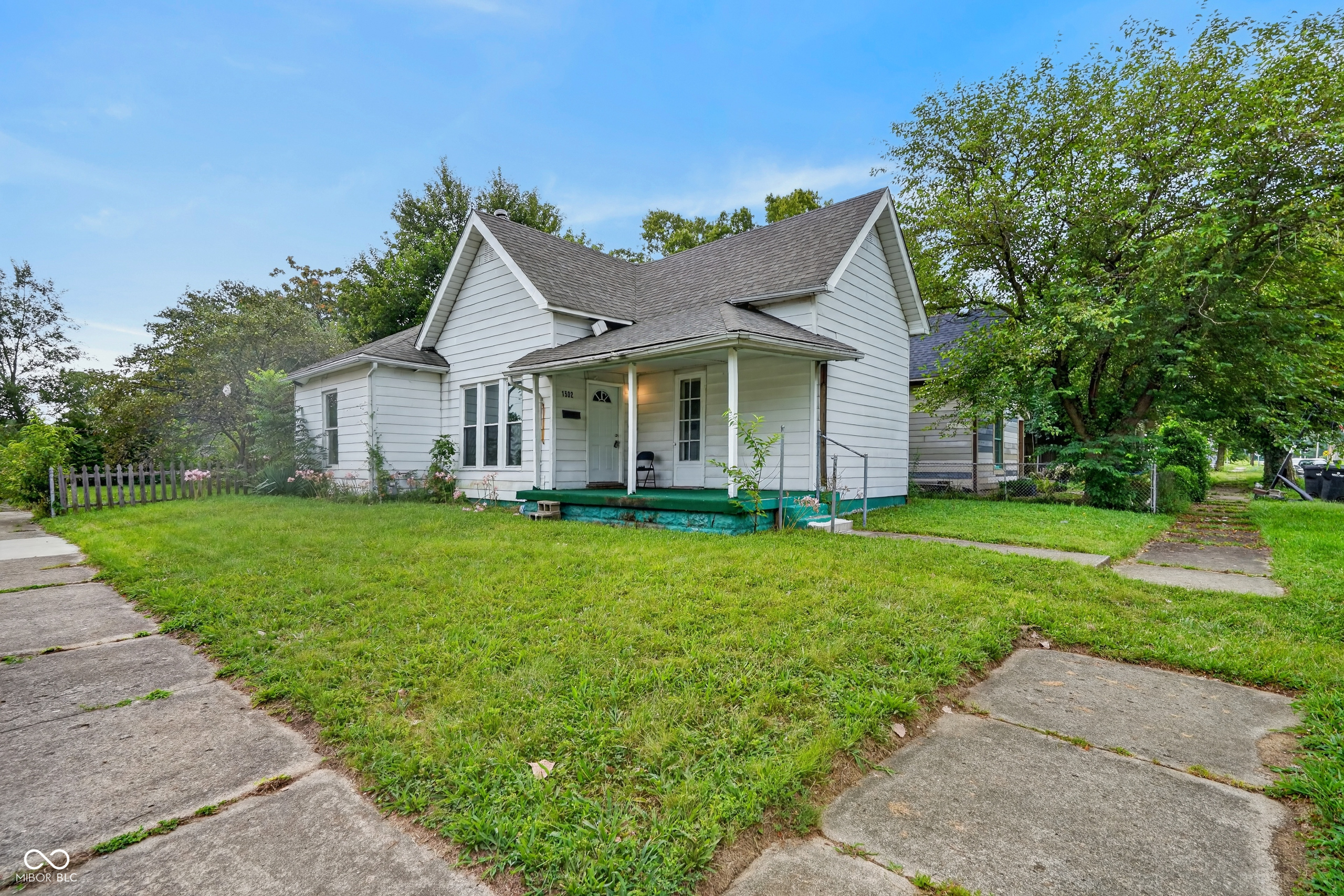 1502 Cedar — photo