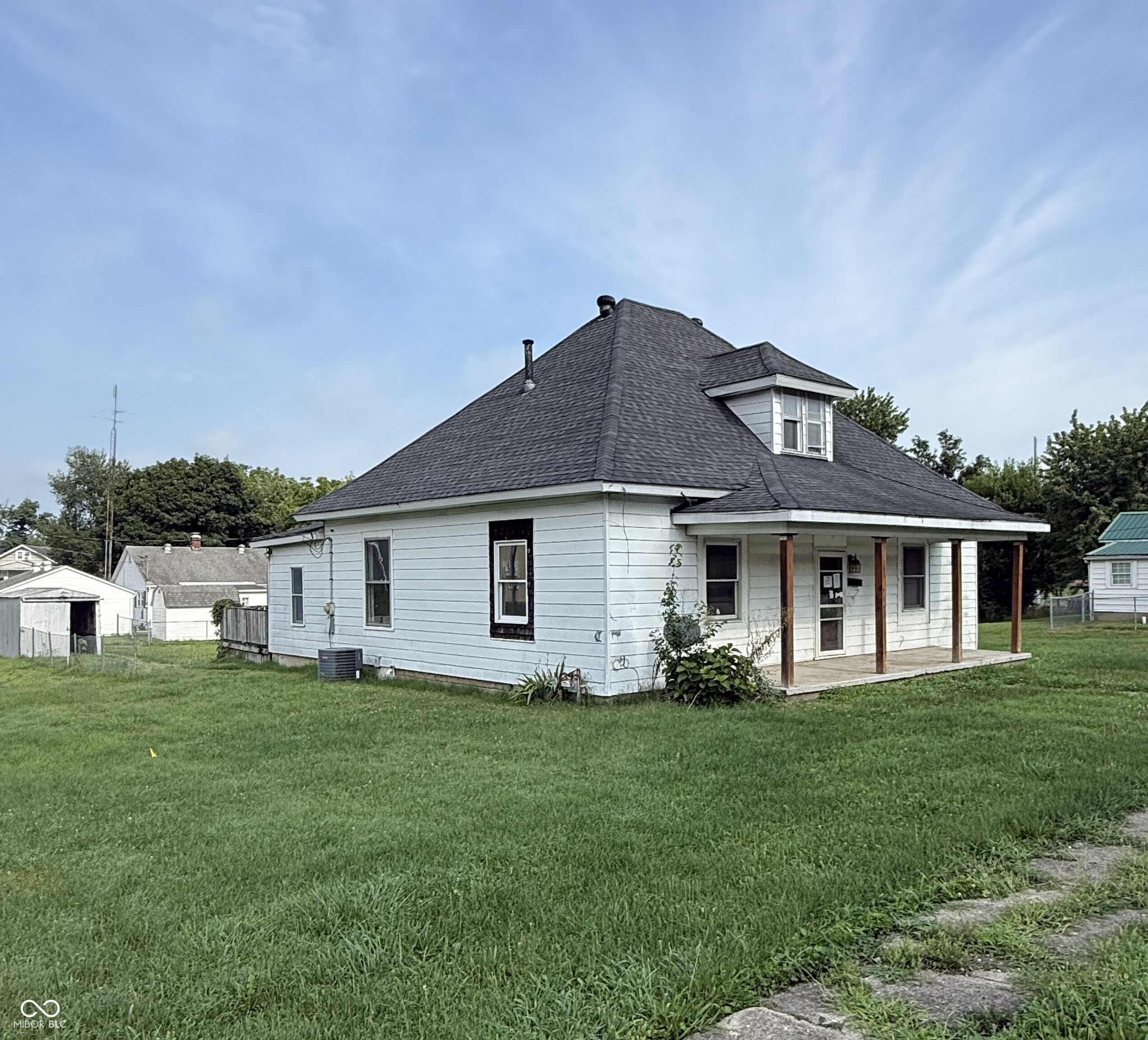 200 N Center — photo