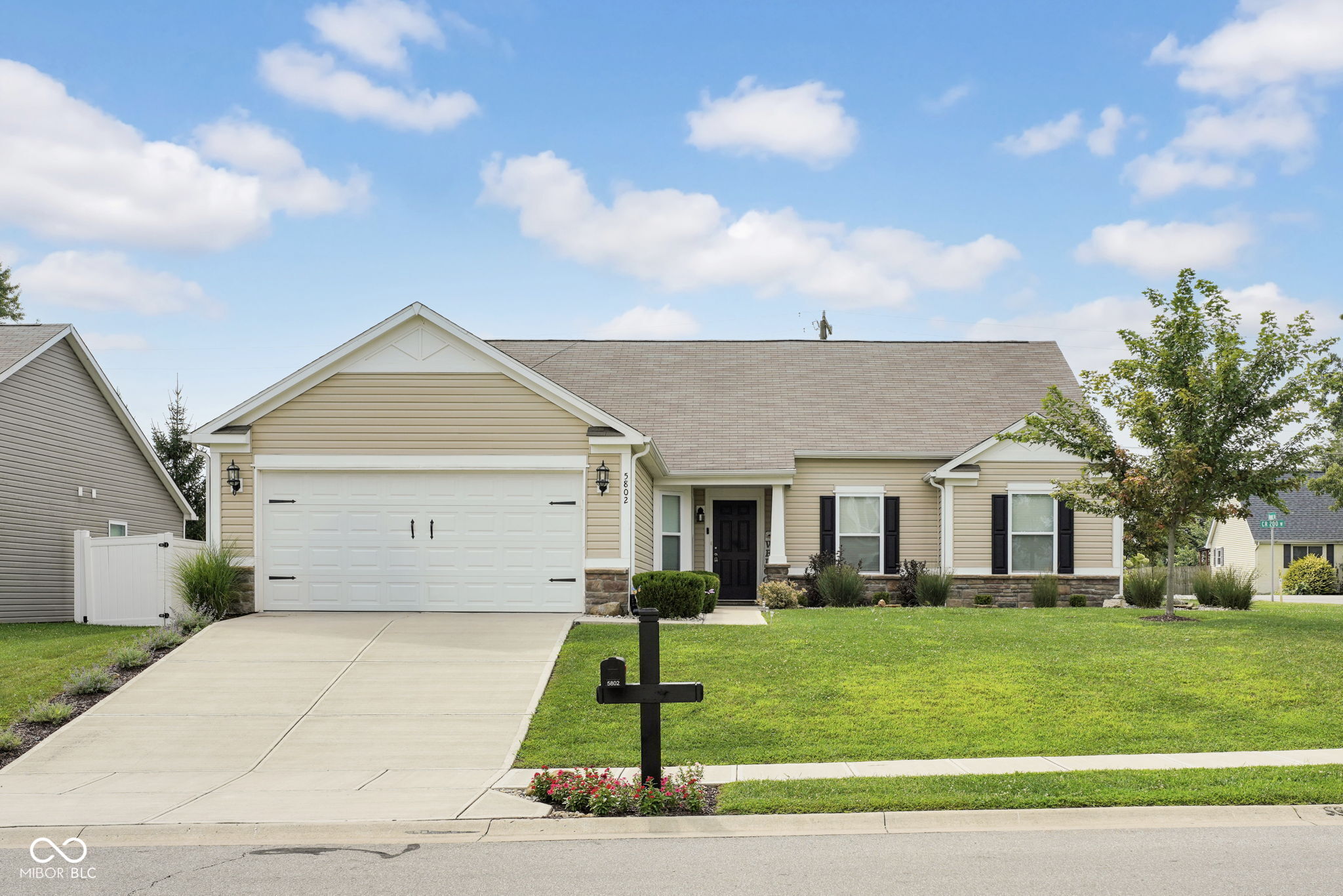 5802 Deer Valley Court — photo