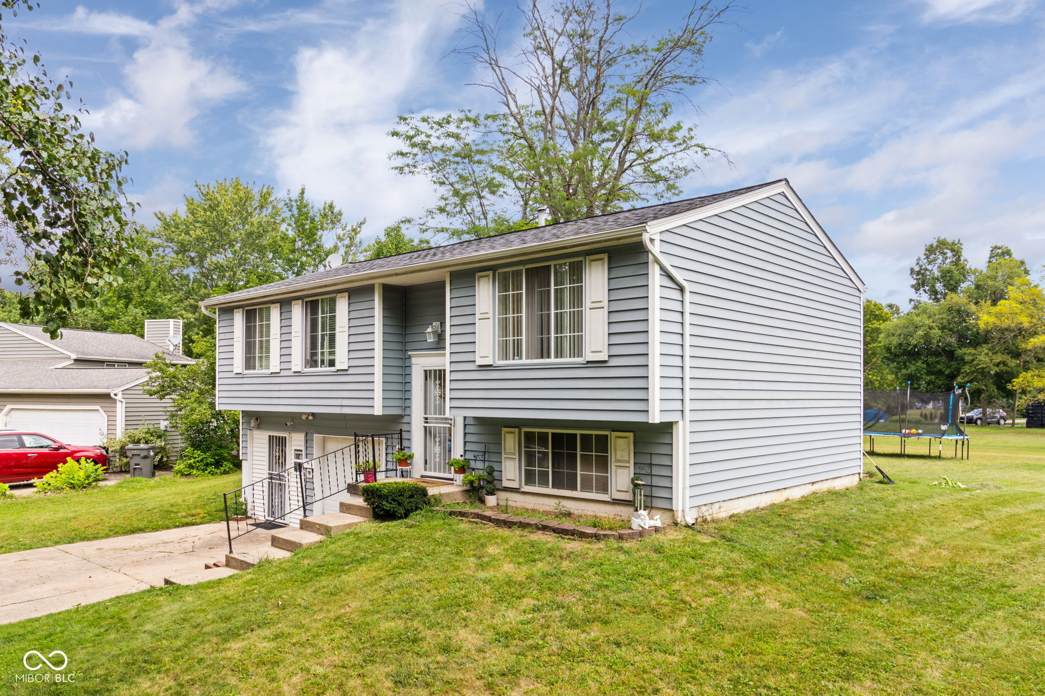 9007 Squire Court — photo