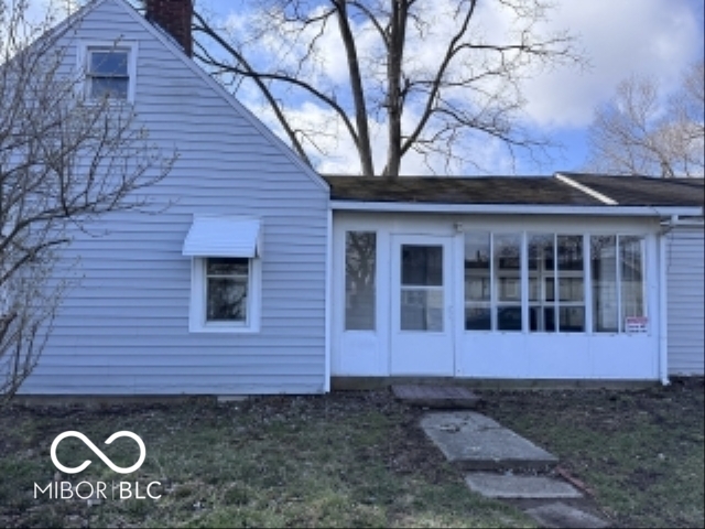2200 S Eaton Avenue — photo