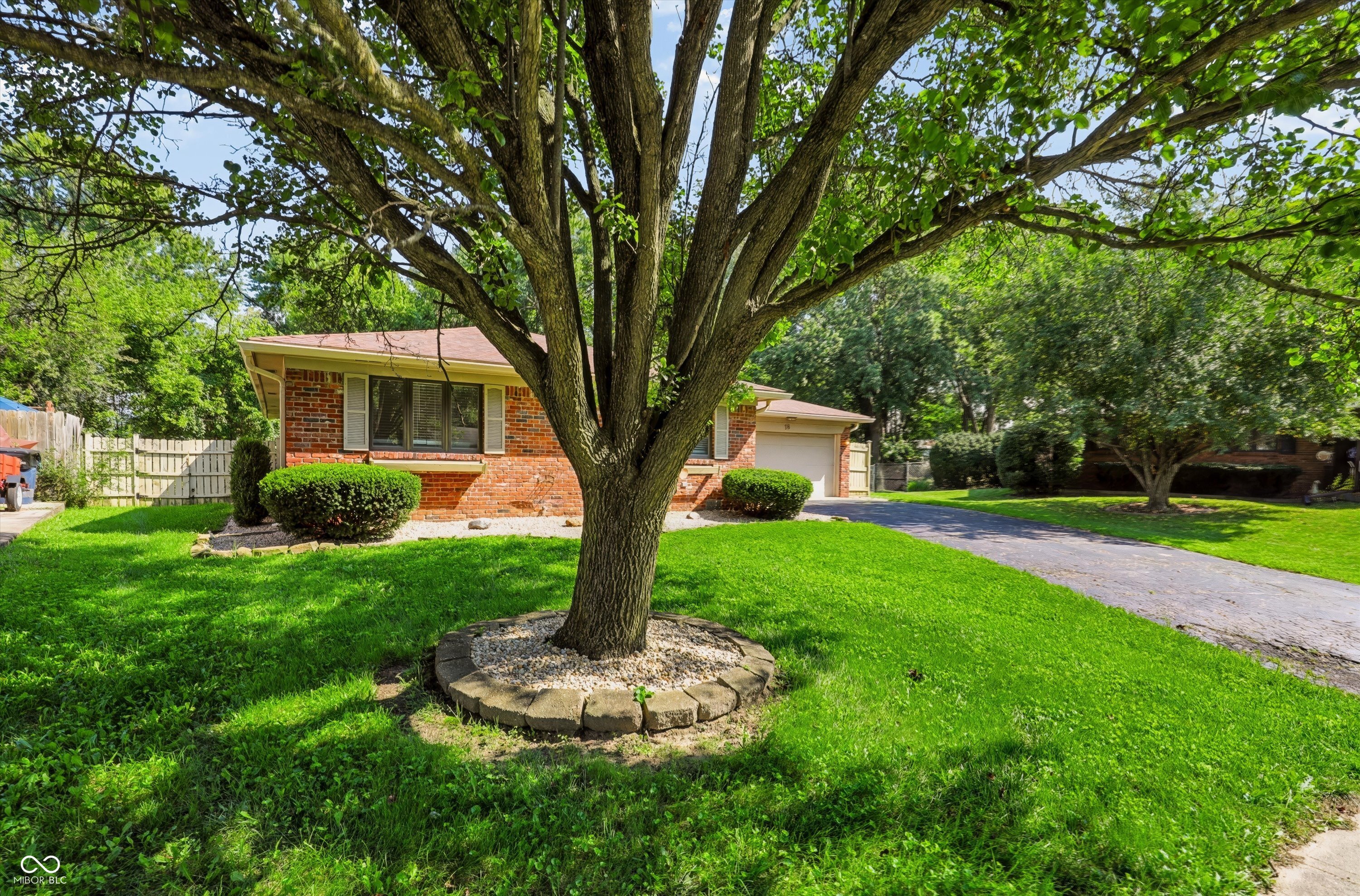 18 Roderick Court, Beech Grove, IN 46107 — photo 2