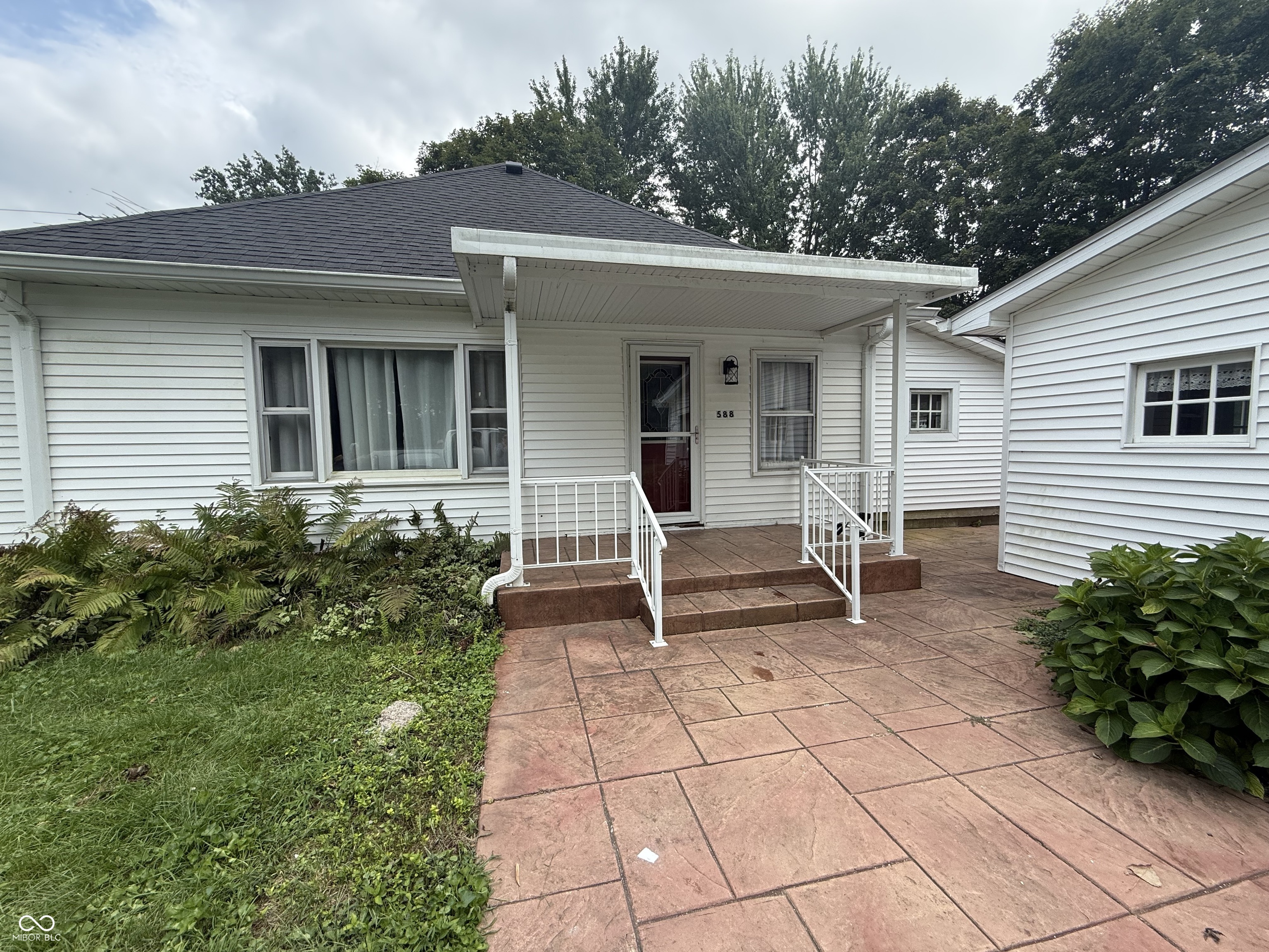 588 W Cardinal Road — photo