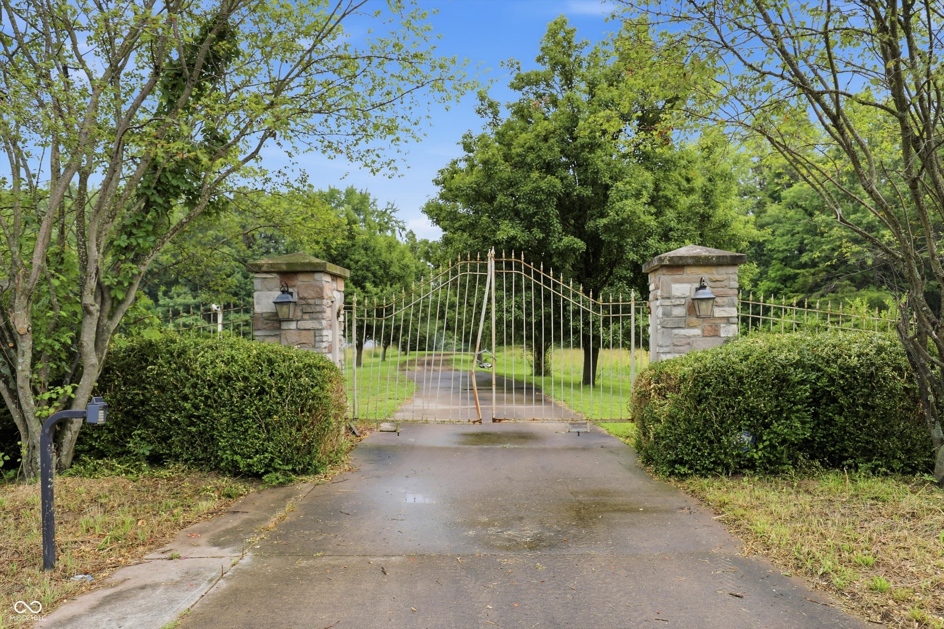 1577 E State Road 42 — photo
