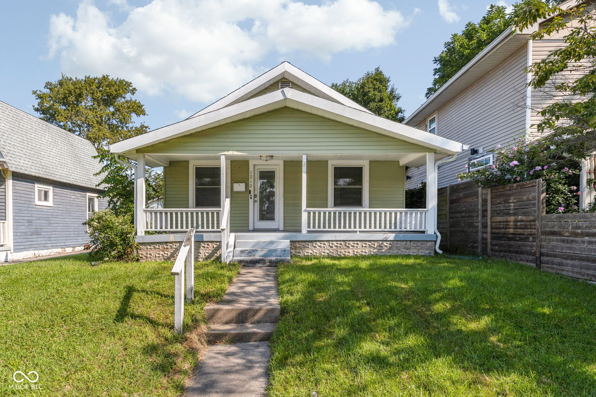 1212 E Bradbury Avenue — photo