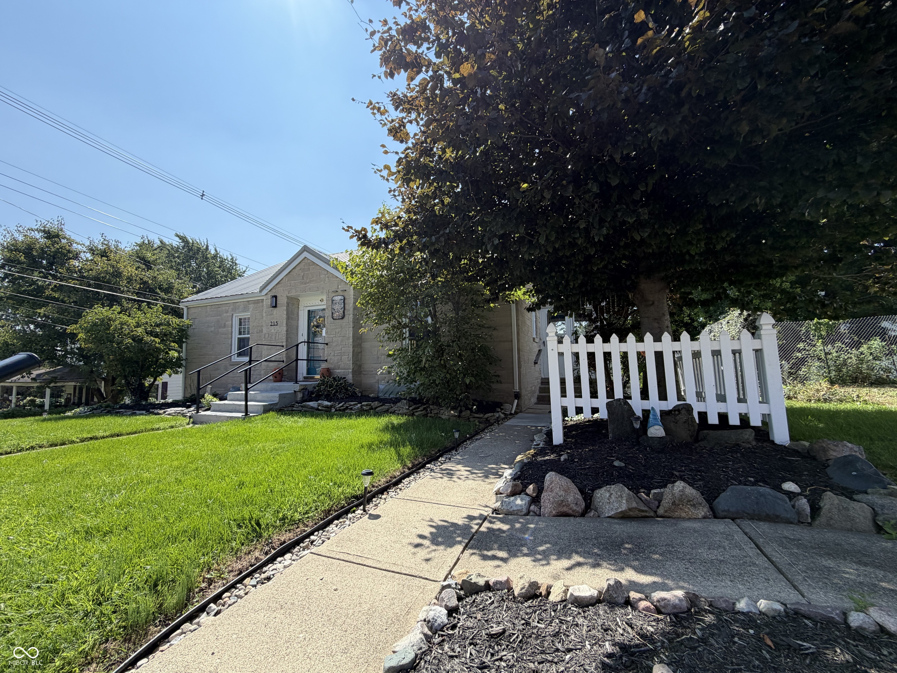 215 E 5th Street — photo