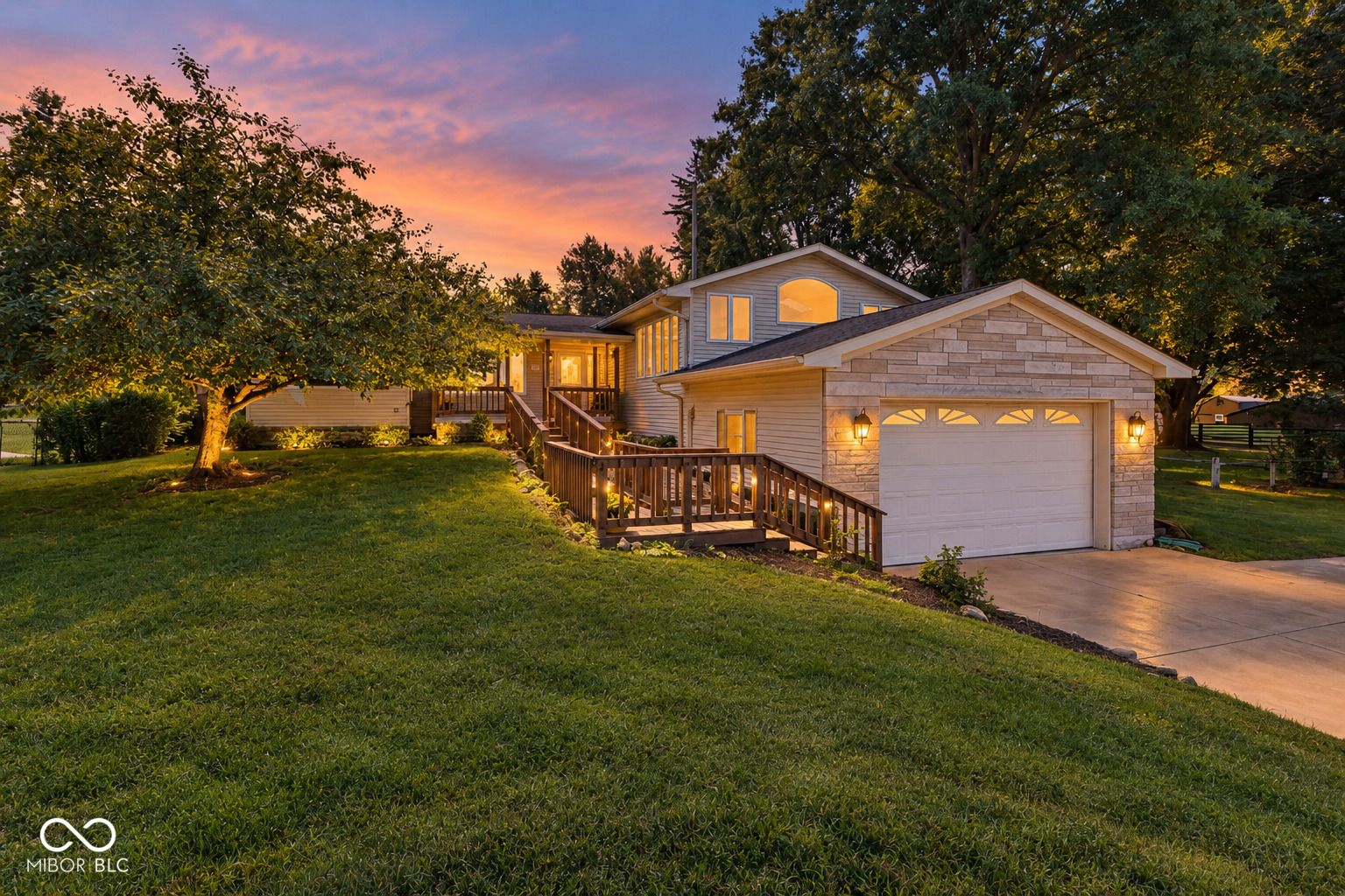 5329 W Smith Valley Road — photo