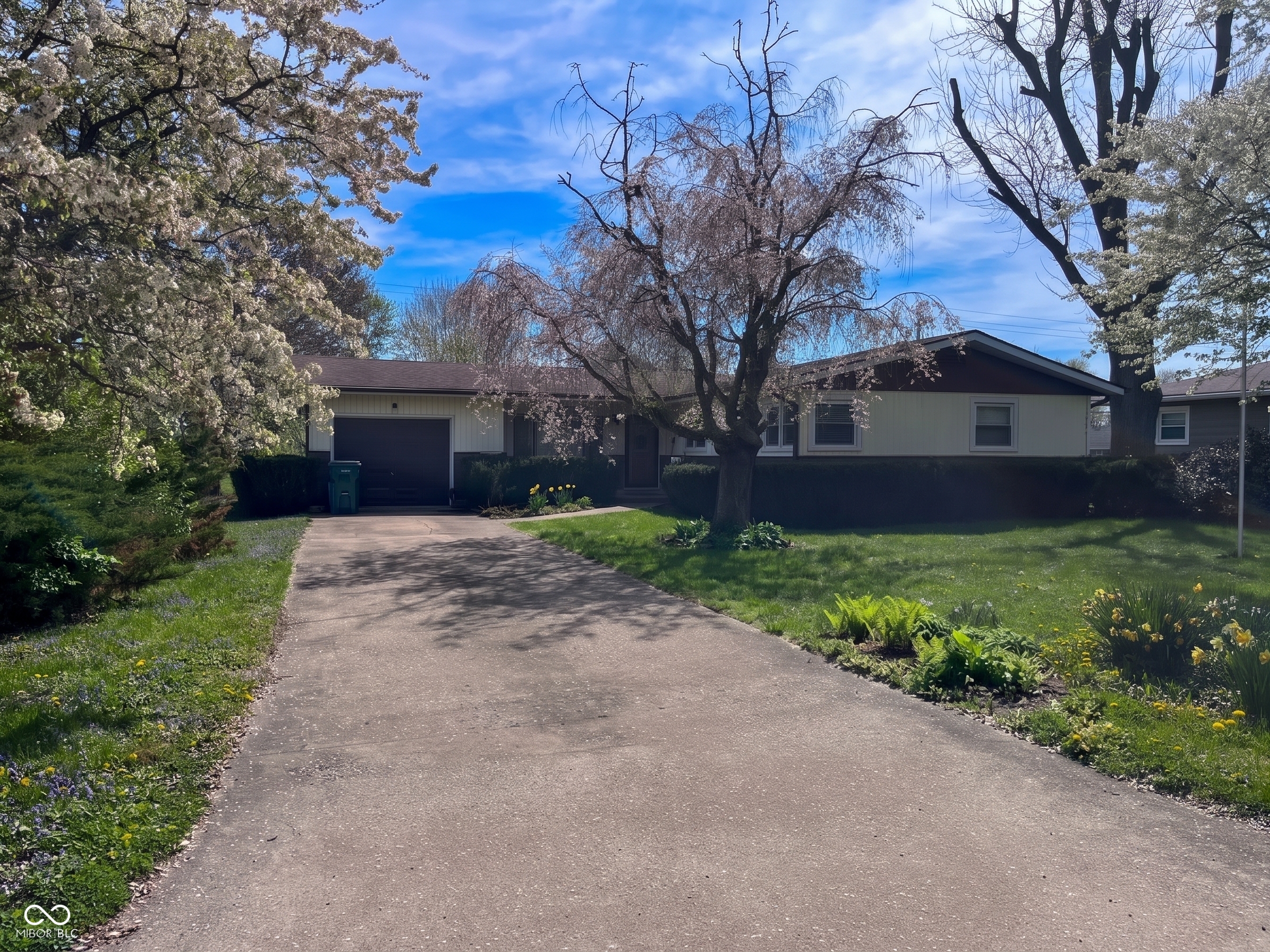 8 Eastgate Drive — photo