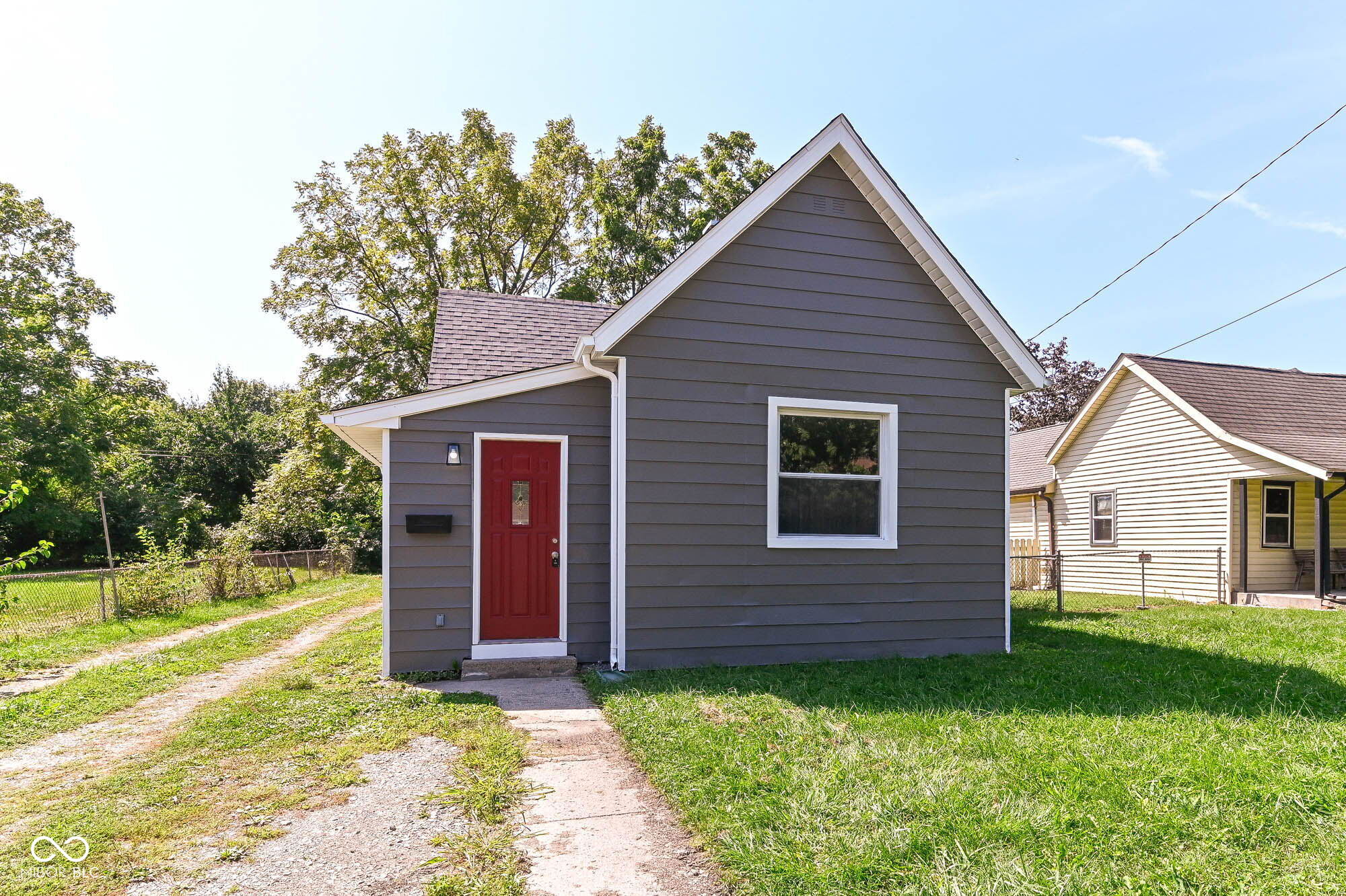 119 E School Street — photo