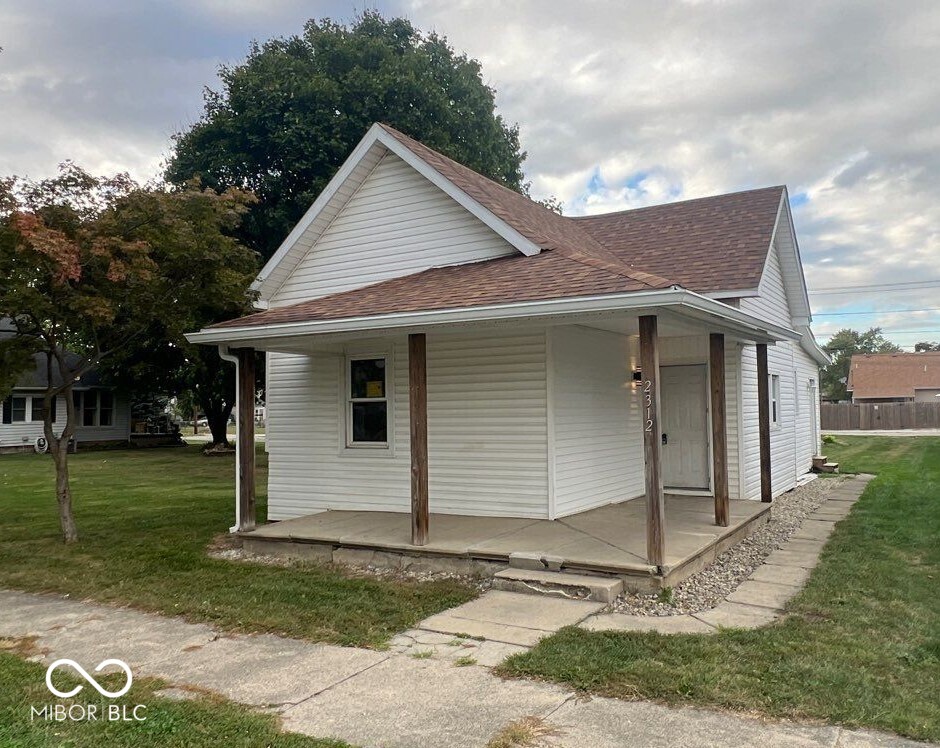 2312 S B Street — photo