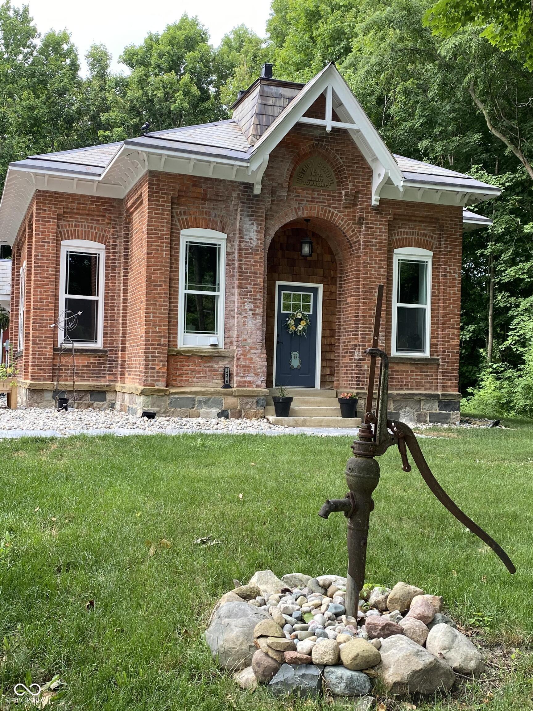 14318 Aboite Center Road — photo