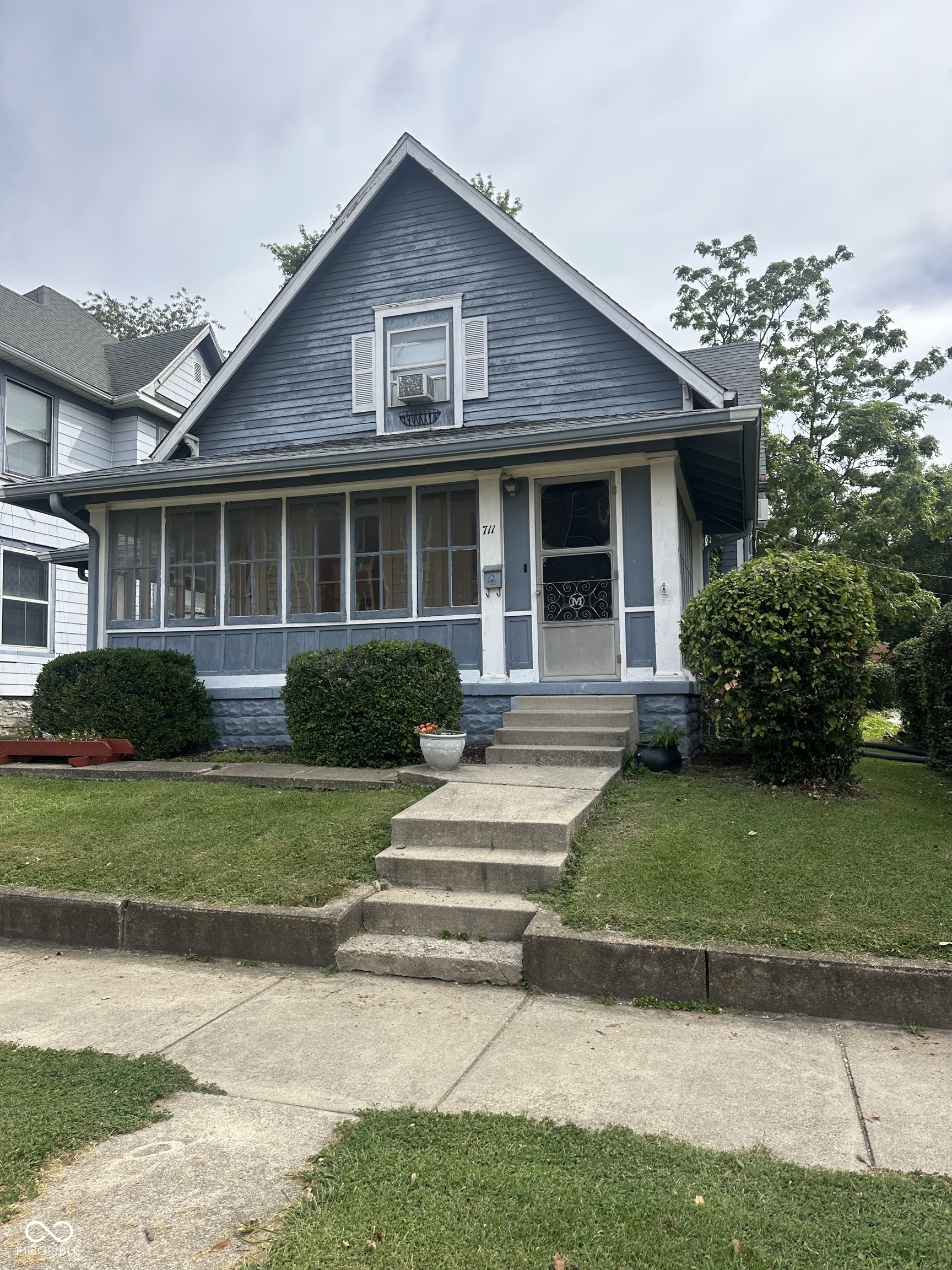 711 S Locust Street — photo