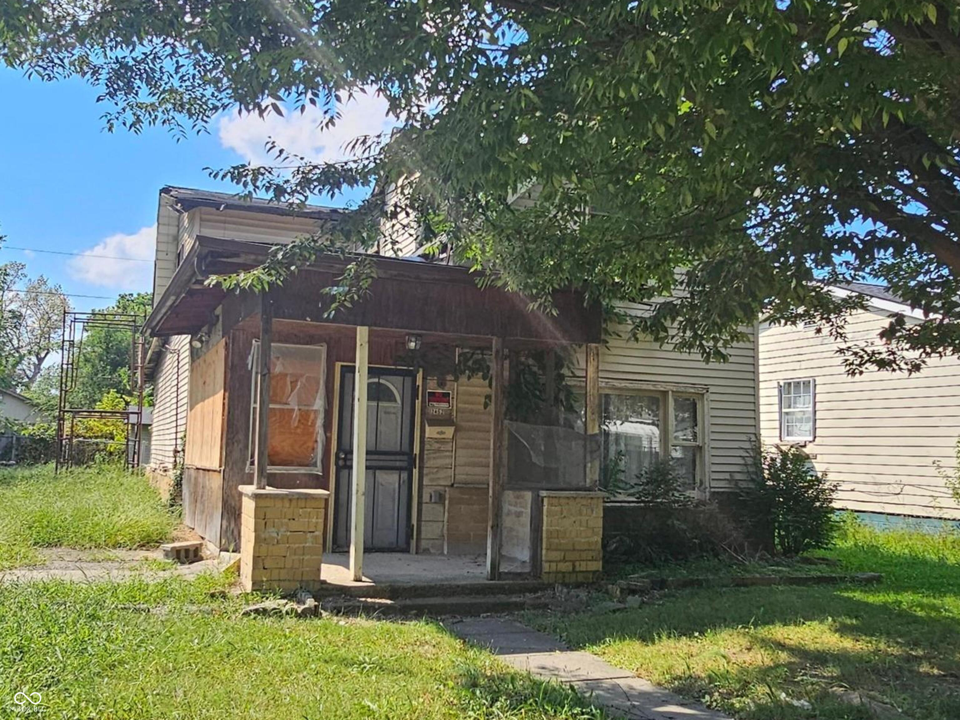 2452 N Oxford Street — photo