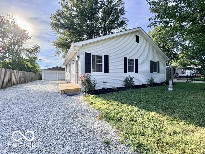 5717 N Clover Maple Drive — photo