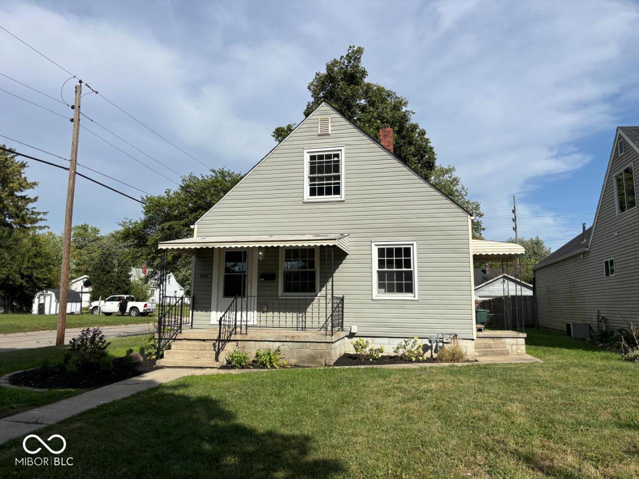2202 S Pershing Drive — photo