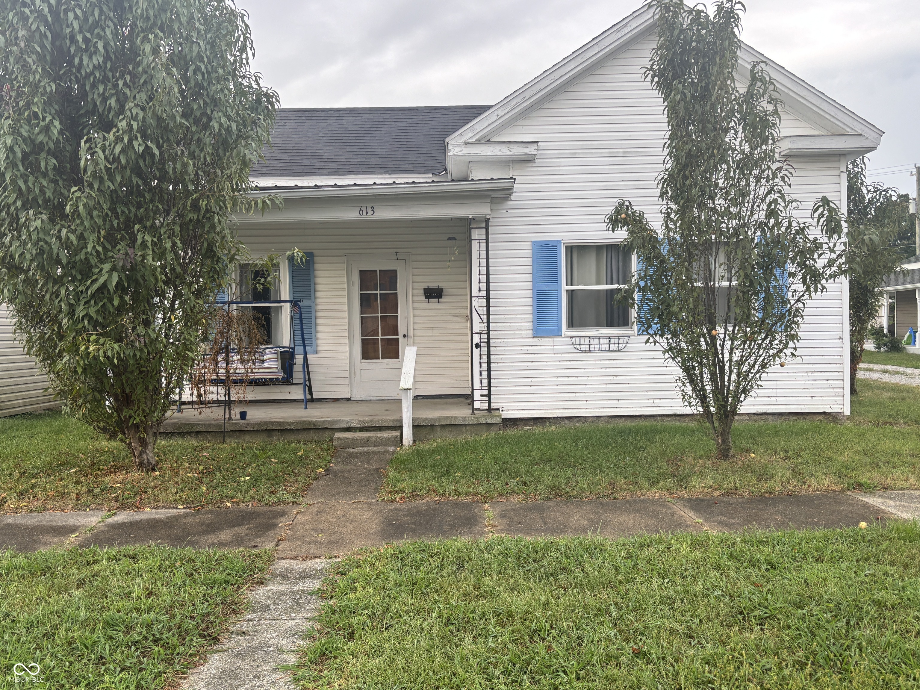 613 W Washington Street — photo